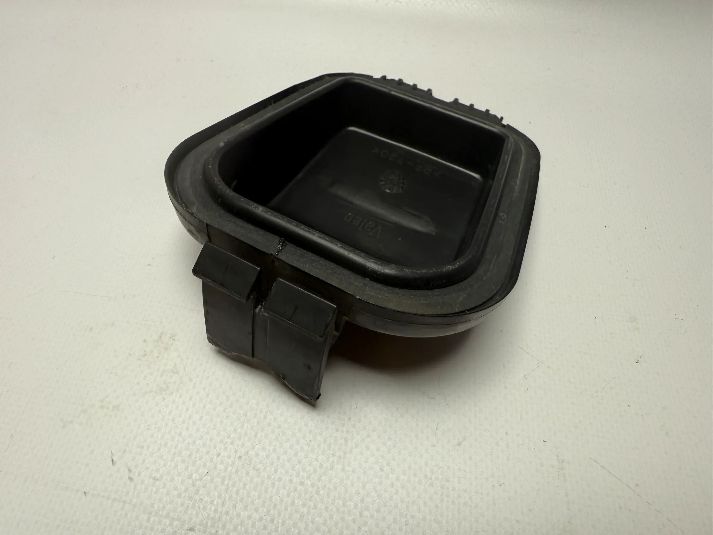 Original VW / Audi / Seat / Skoda cap cover headlight Valeo 6K5941607 