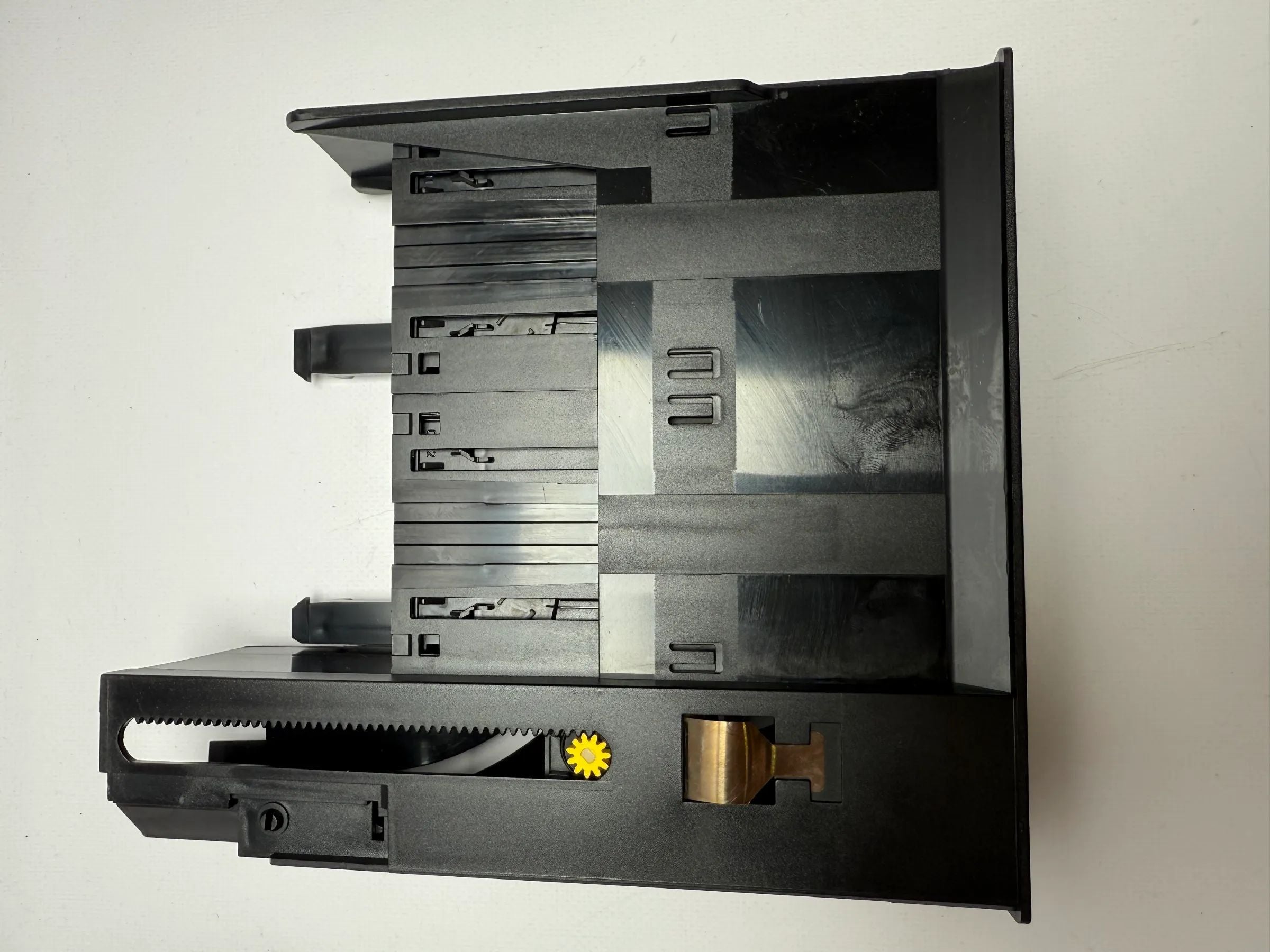 อะไหล่แท้ Mercedes-Benz A-Klasse W168 กล่องเก็บเทป 4 ช่อง A1686800714