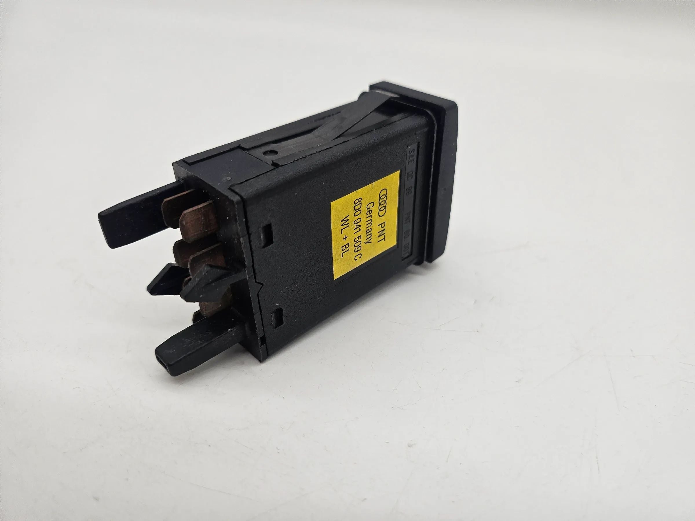 Original Audi A4 B5 8D hazard warning light switch 8D0941509 C 