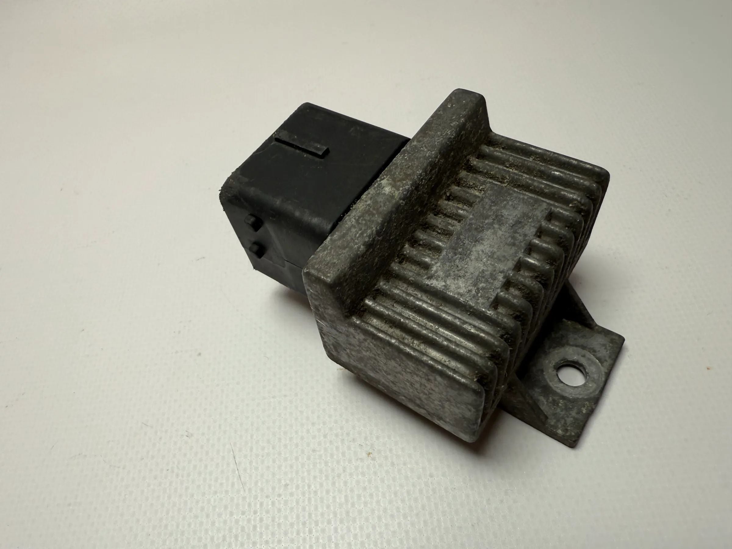 純正Renault Laguna Twingo グロープラグリレー抵抗 Nagares 9640469680-A