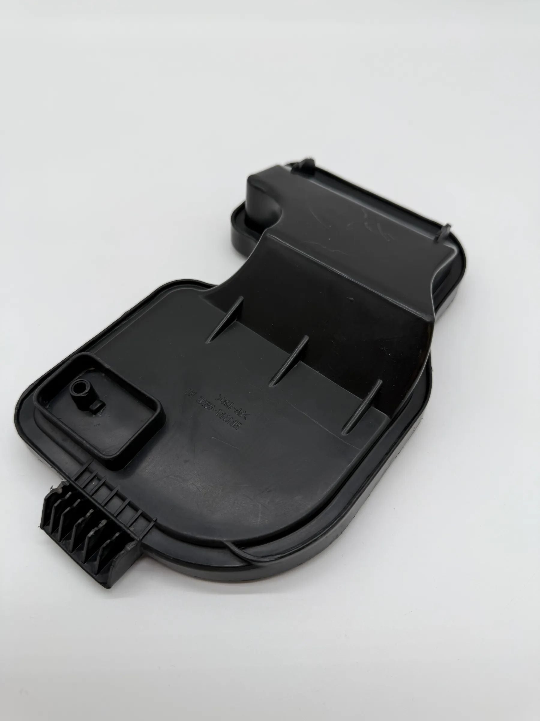 MFT191A83L असली हेडलाइट बल्ब धूल कवर प्लास्टिक DE2057005-35