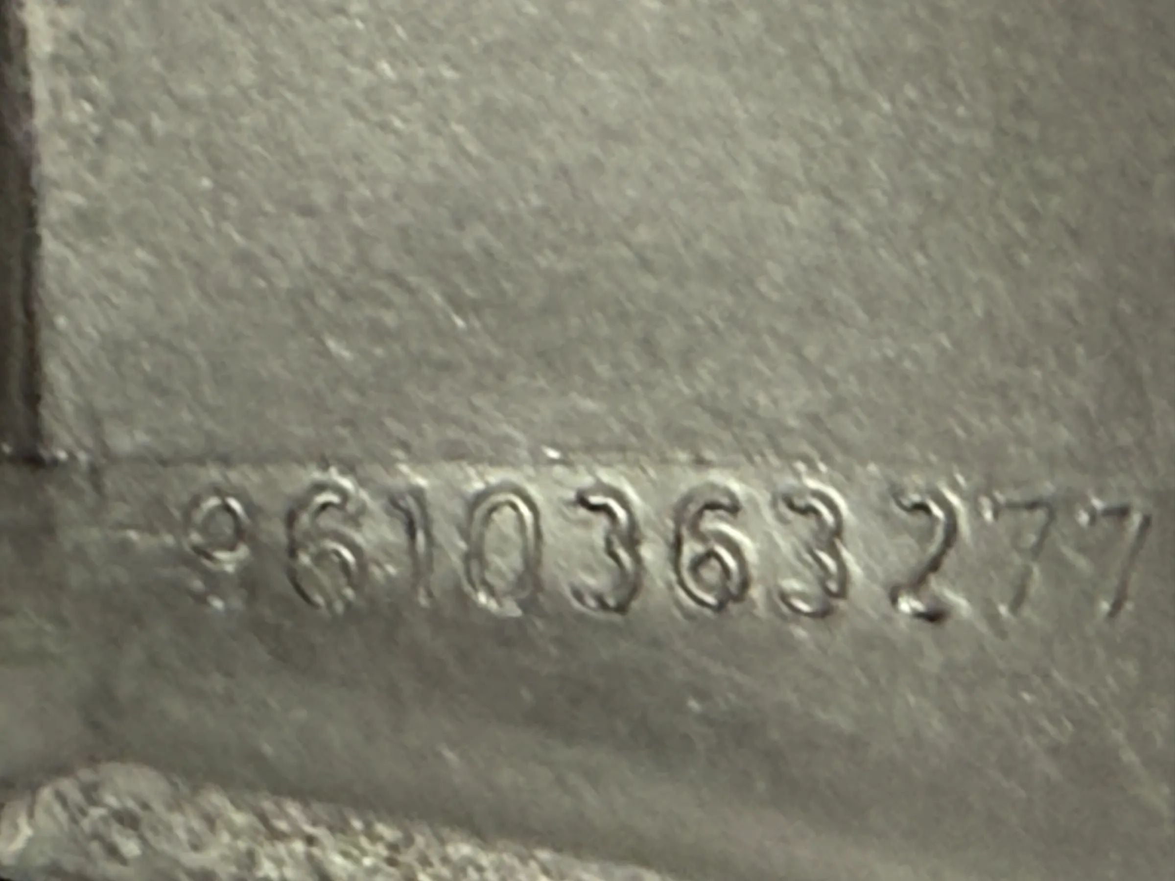 Oryginalna osłona lustra wewnętrznego Peugeot 106 lewa 9610363277