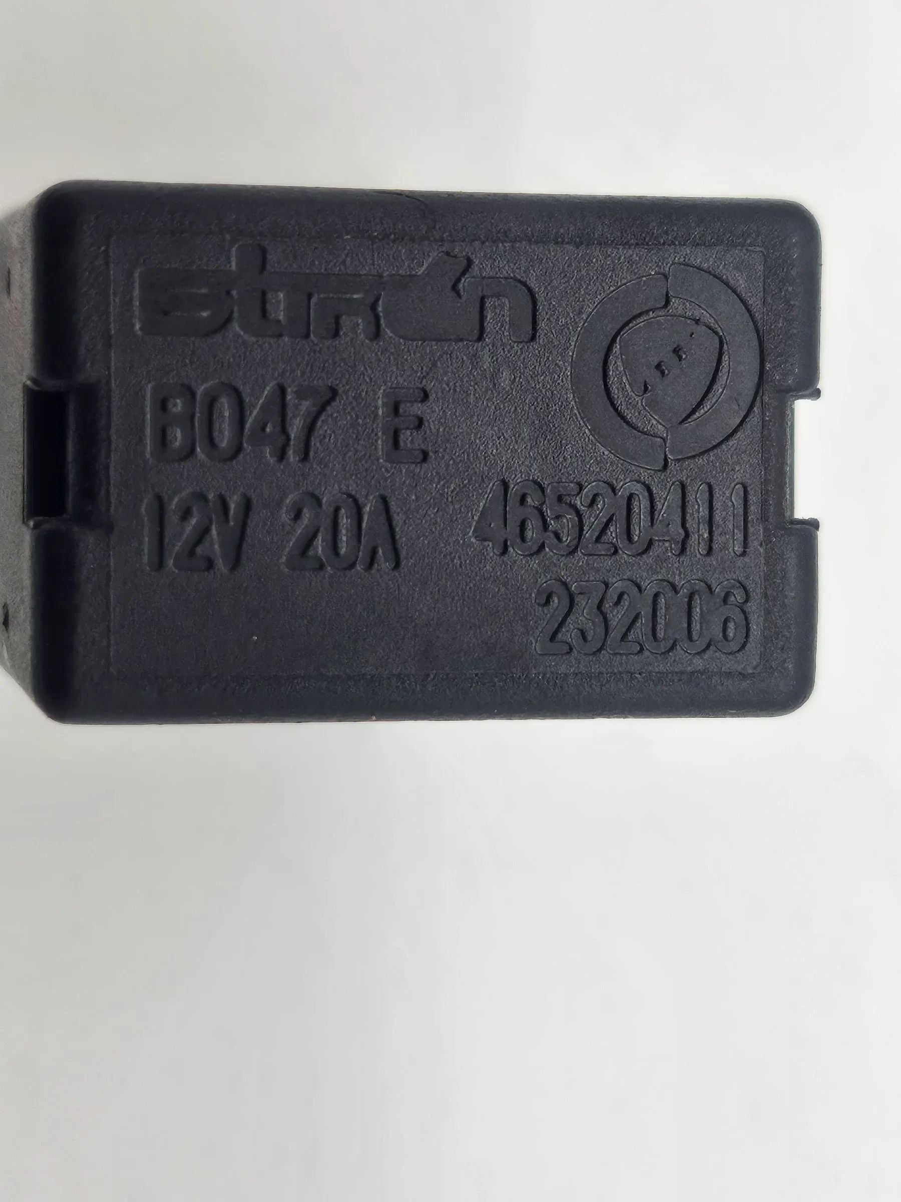 Original Alfa Romeo 147 (937) Relais de travail relais de contact NOIR 4652041