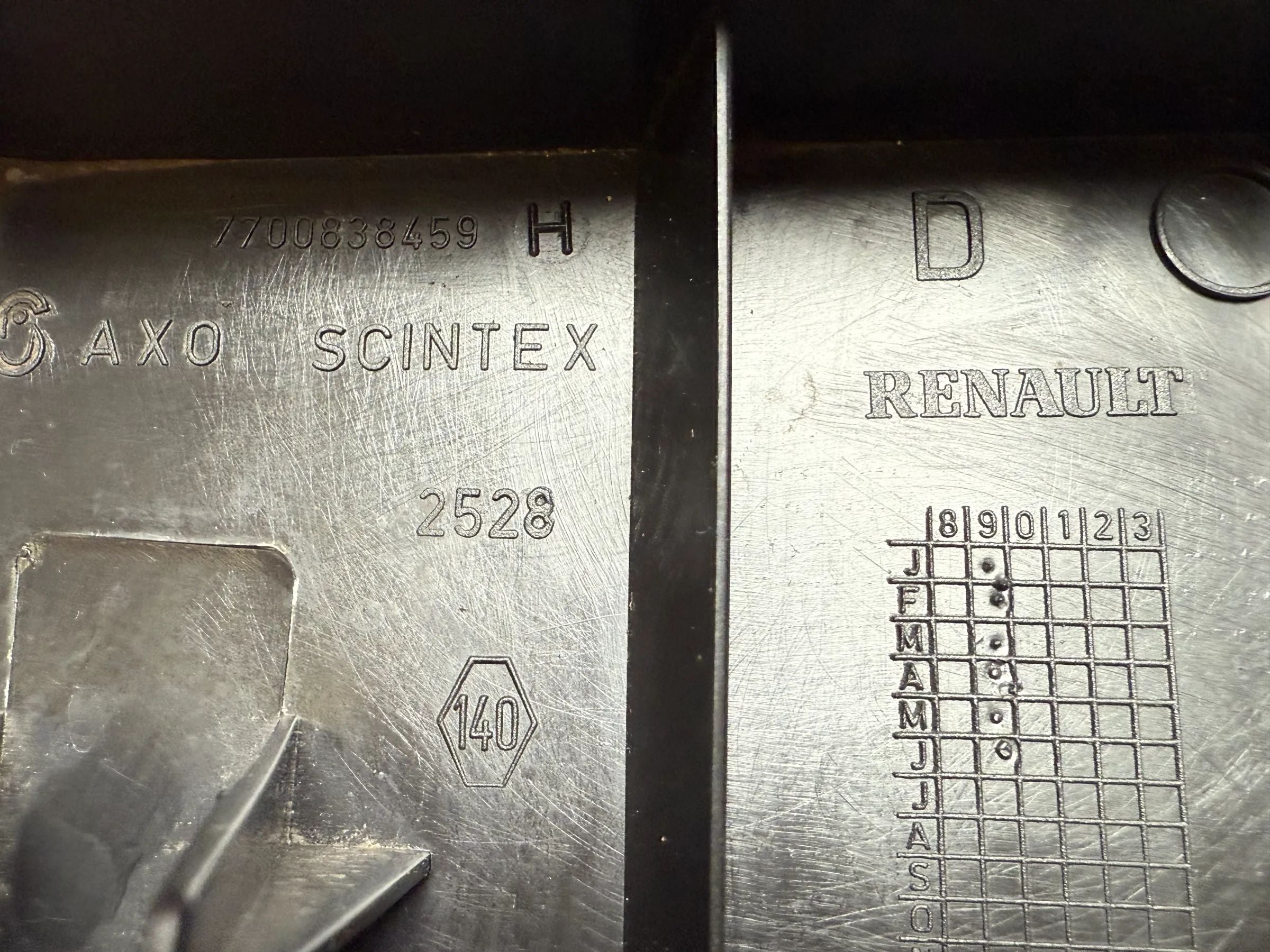 Cubierta original Renault Megane embellecedor luz trasera maletero 7700838459