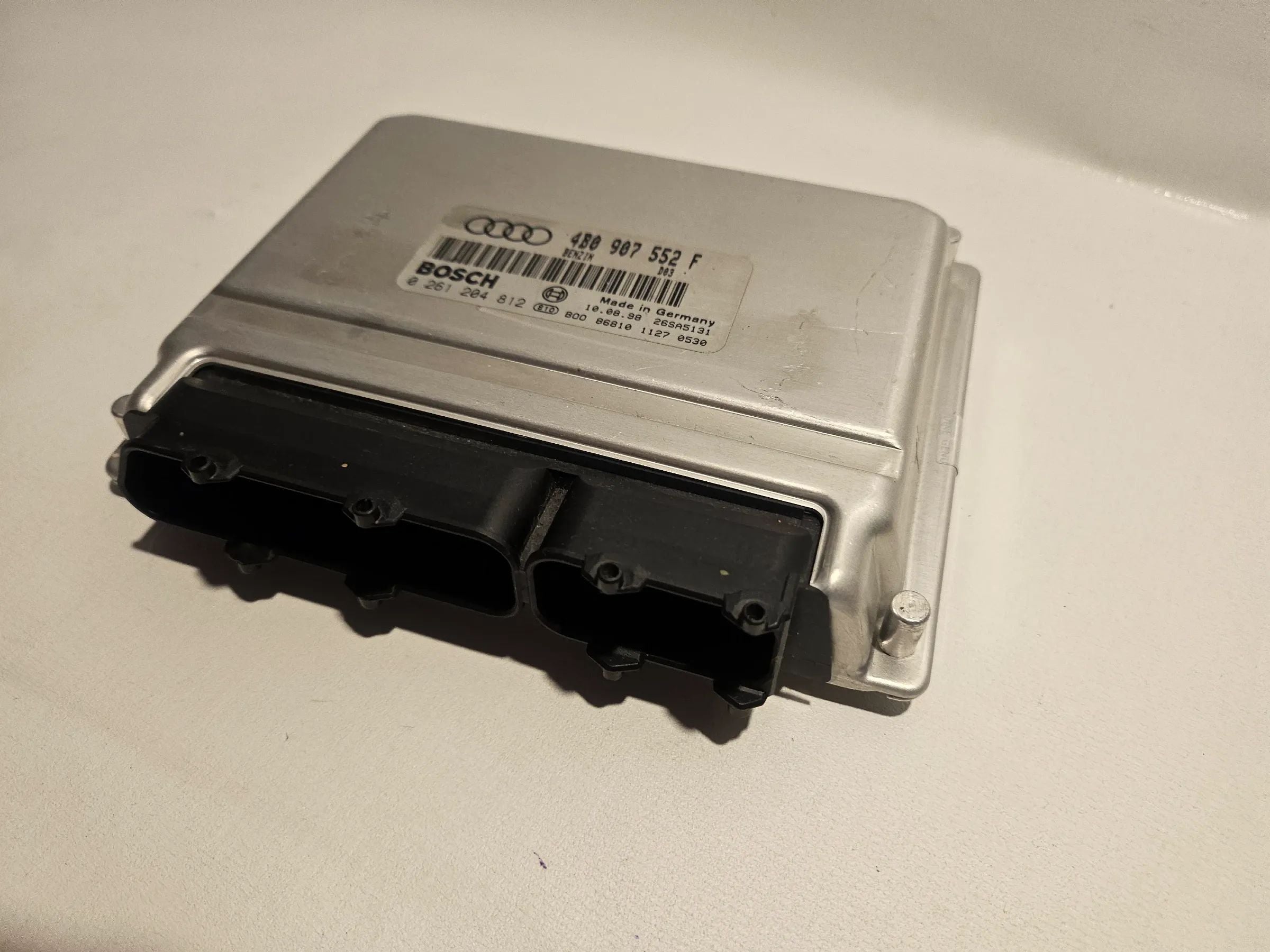 純正 Audi A4 (8D) 2.4 ALF 4B0907552F 121KW エンジンコントロールユニット 0261204812