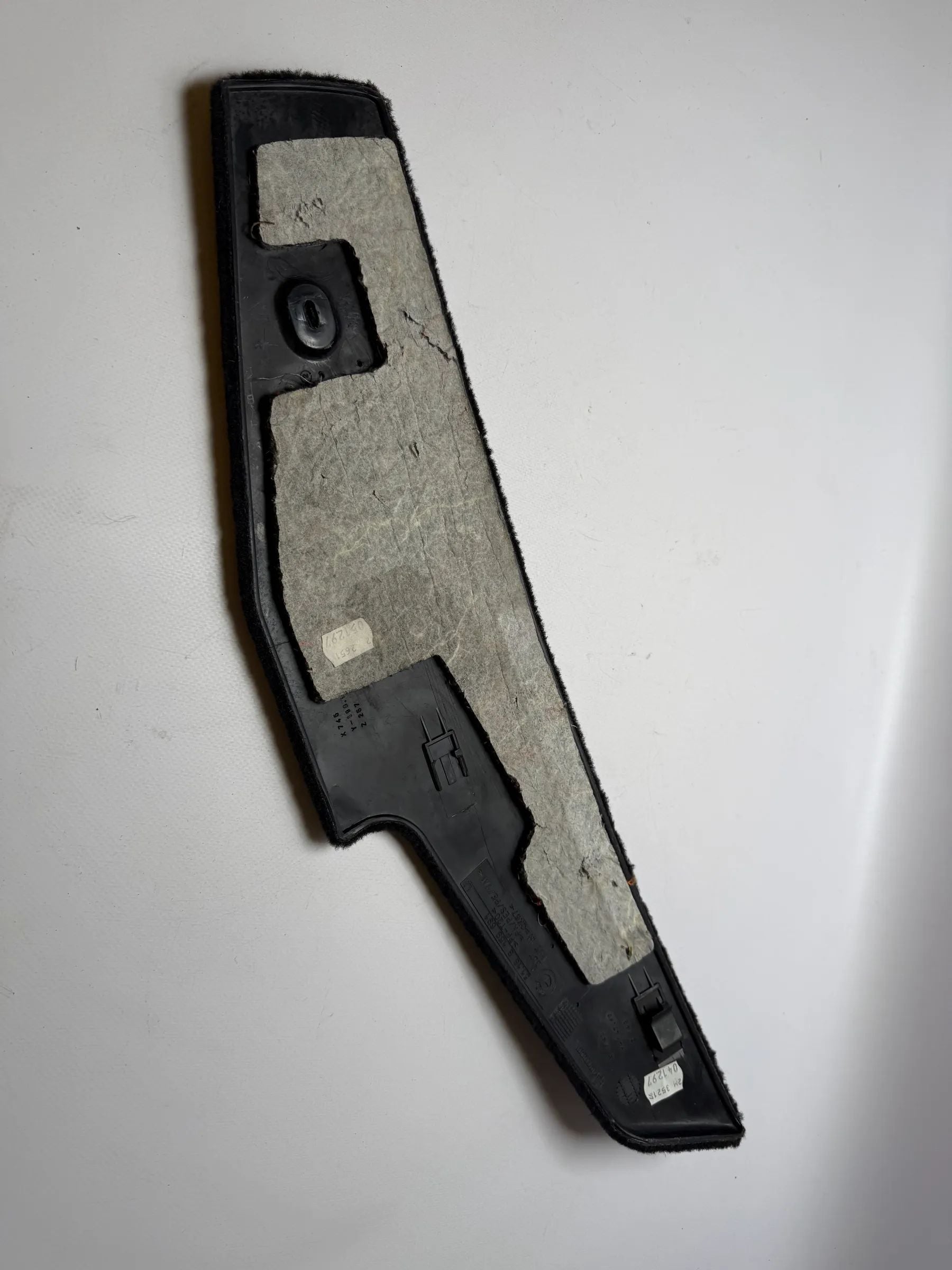 Oryginalna osłona konsoli środkowej dywanik lewy BMW 5er E39 8159691