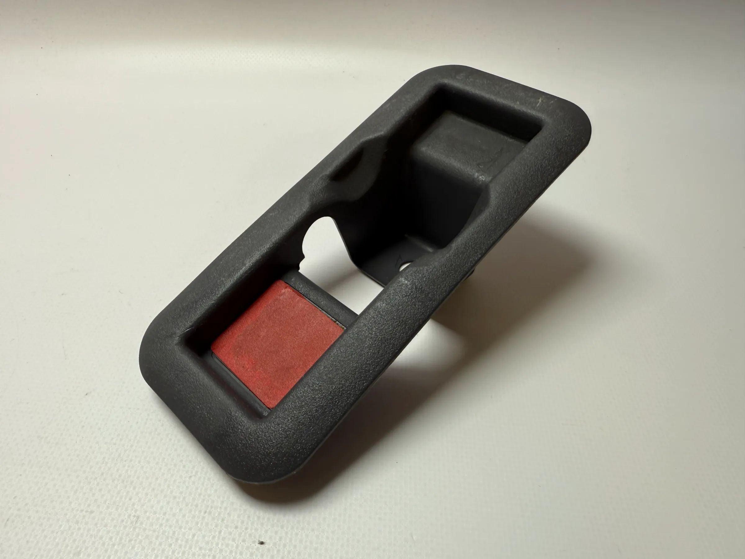 Original Mercedes W168 A-Klasse Abdeckung Sitzbefestigung A1686802117