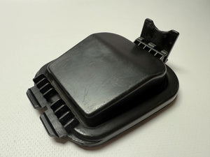 純正Audi VW Seat A80 ヘッドライトカバー 304451102 / 20-5365C