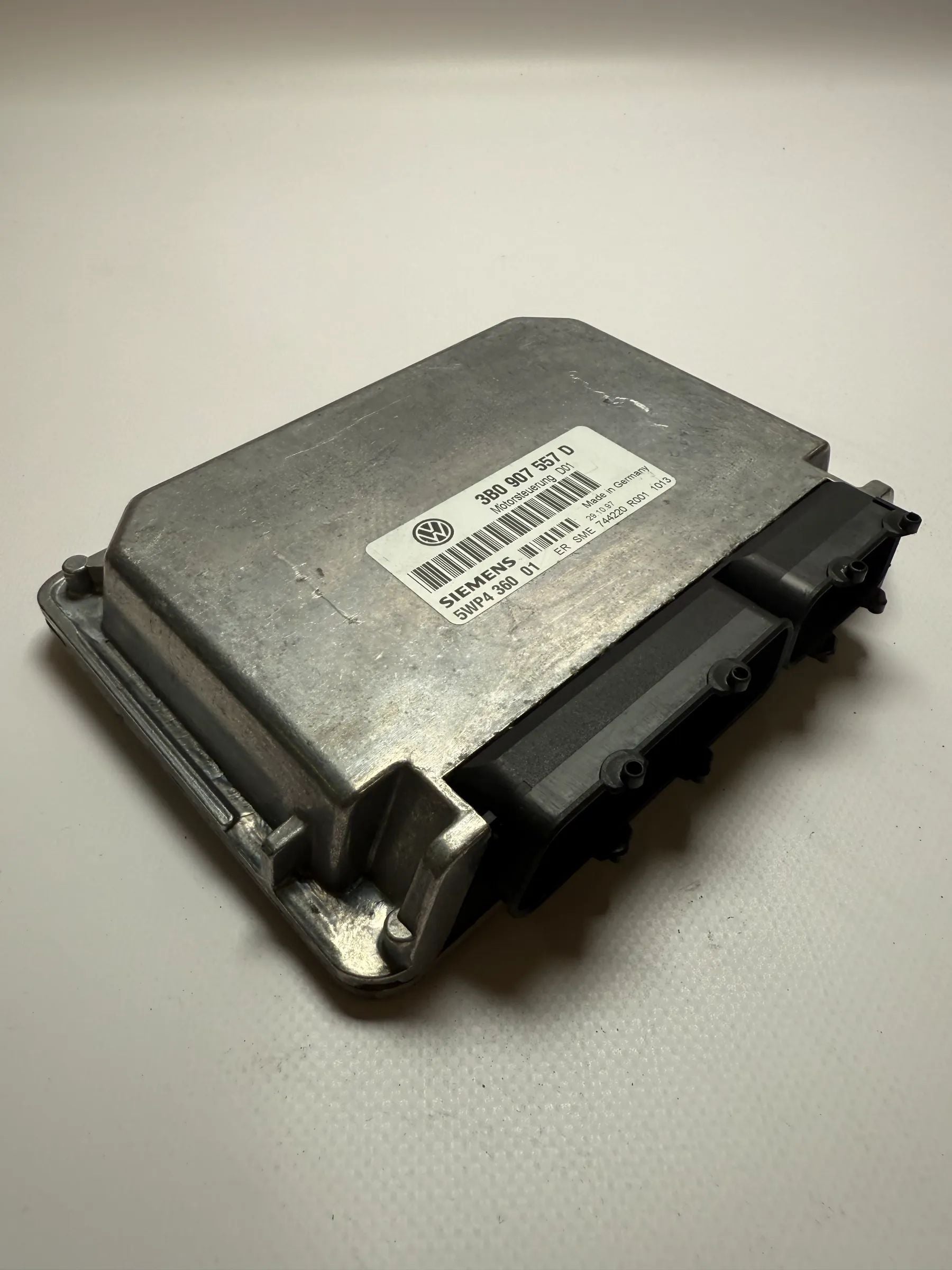Motorsteuergerät VW Passat 3B 1.6 AHL 74KW 101PS 3B0907557D Siemens 5WP4360 01