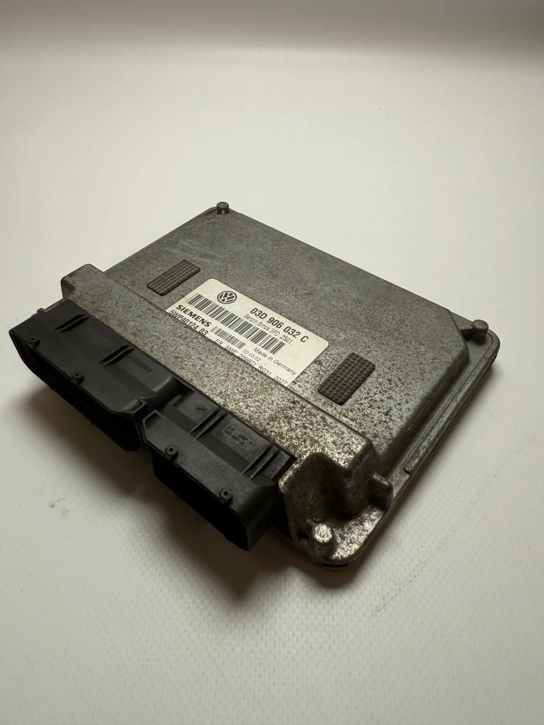 อะไหล่แท้ VW Polo 9N 1.2 กล่องควบคุมเครื่องยนต์ 03D906032C - 5WP40124