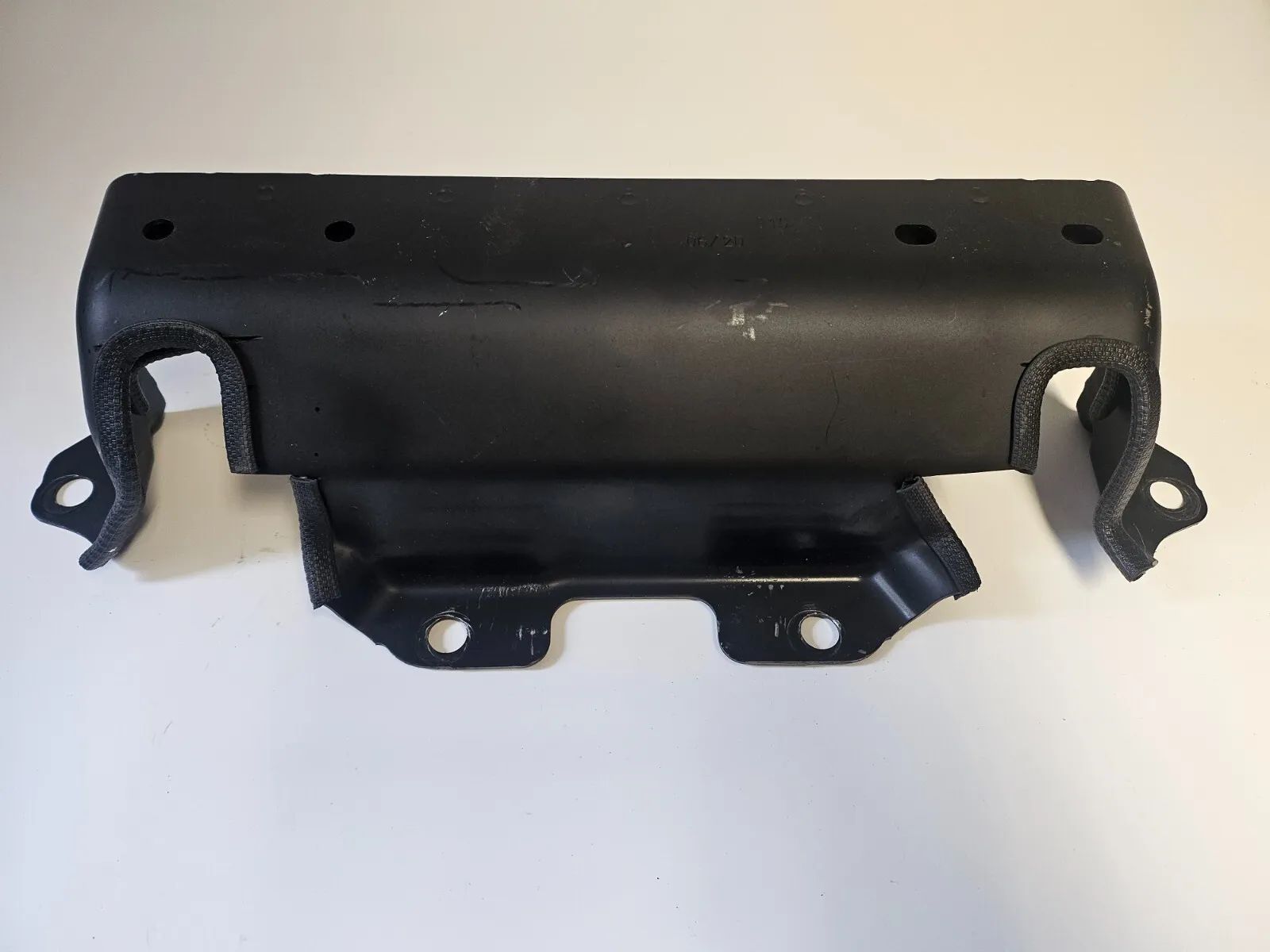 VW ID4 Proteção Inferior Suporte de Estribo de Proteção Inferior 1EA825921 ORIGINAL®VW