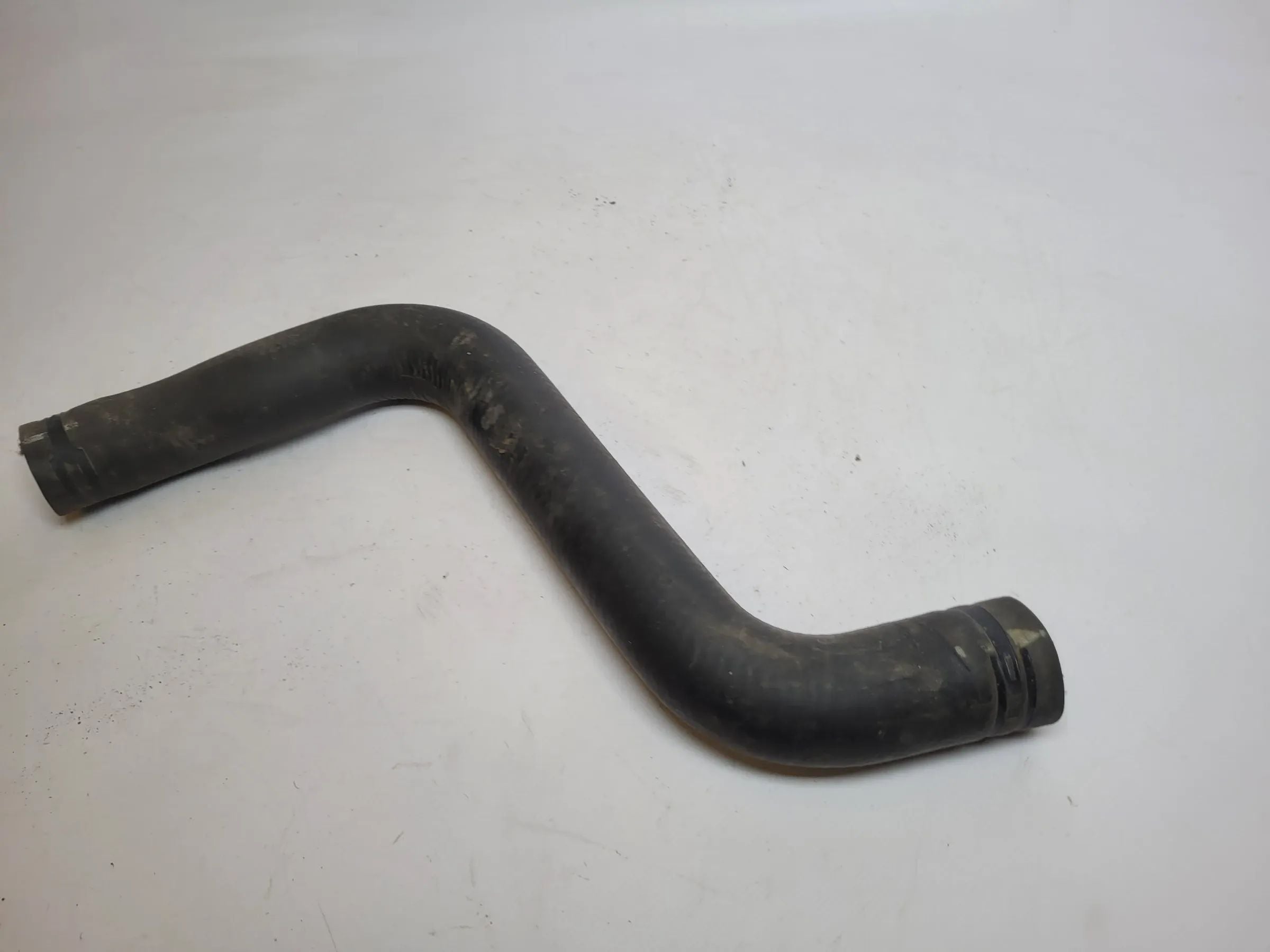 Ford Mustang V Kühlleitung Kühlschlauch Benzin 4R33-8B274-AB Original
