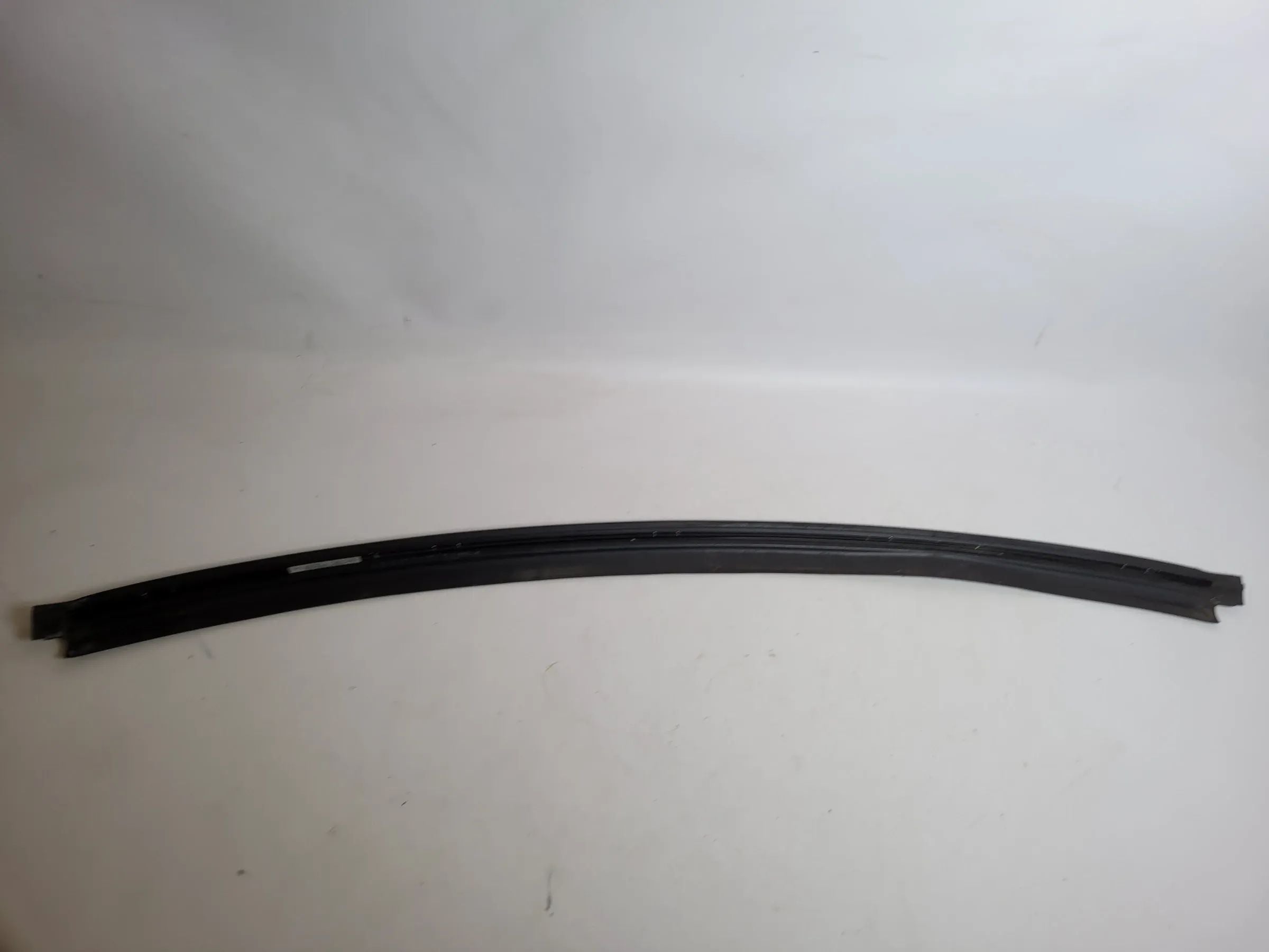 Original Mercedes C-Klasse CL203 Zierahmen Leiste Oben A2036710530
