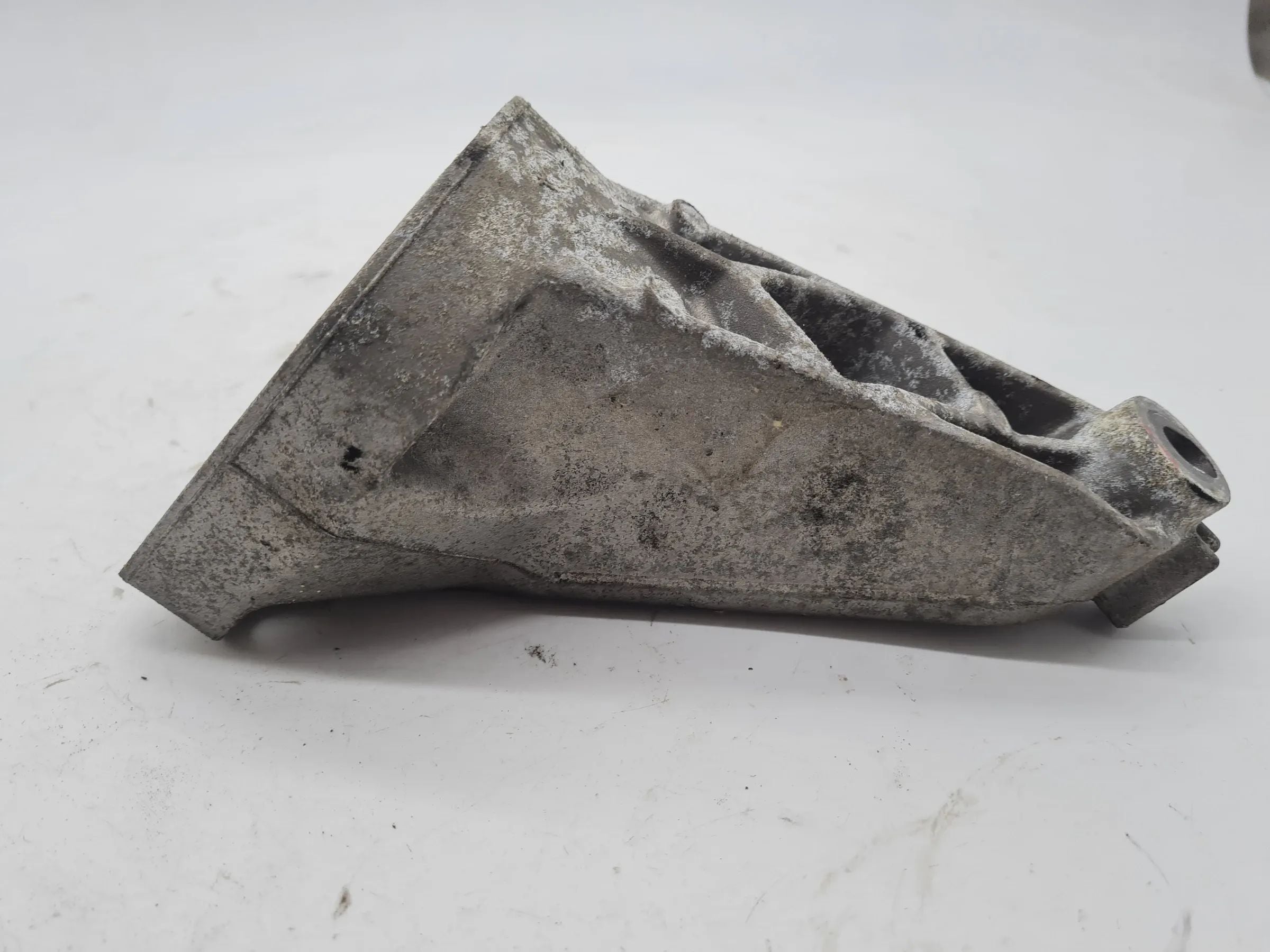 แท่นยึดมอเตอร์ซ้ายแท้ Mercedes C-Class CL203 M111.951 A1112231604
