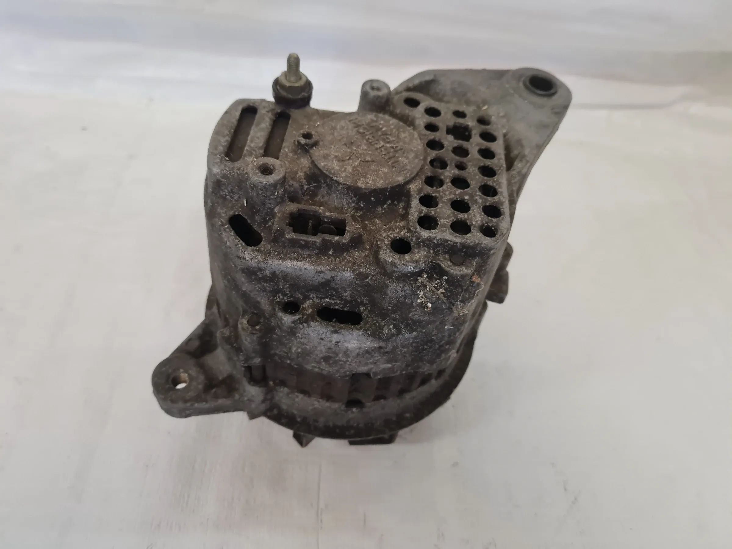 Original Nissan Micra I 1 (K10) Lichtmaschine 23100 10B10