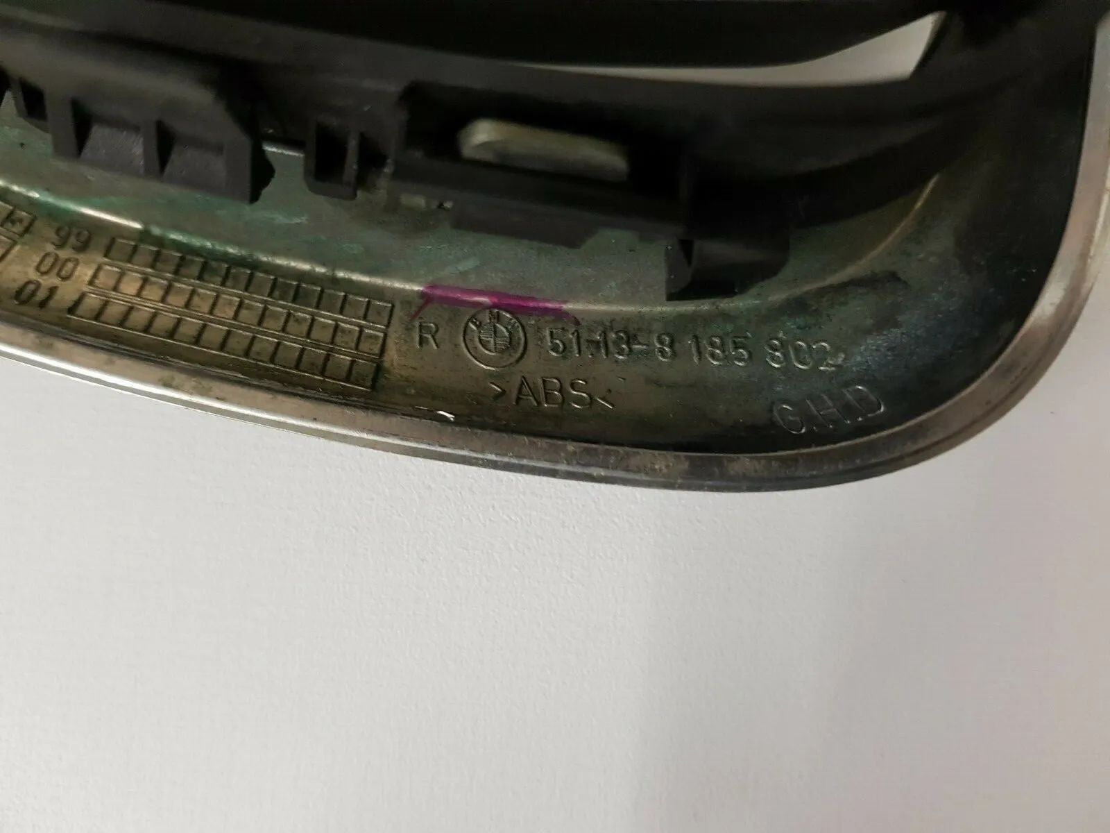 BMW E36 1995 ฝาครอบกระโปรงหน้า ขวา กระจังหน้าครอบโครเมียม หมายเลข 8185802