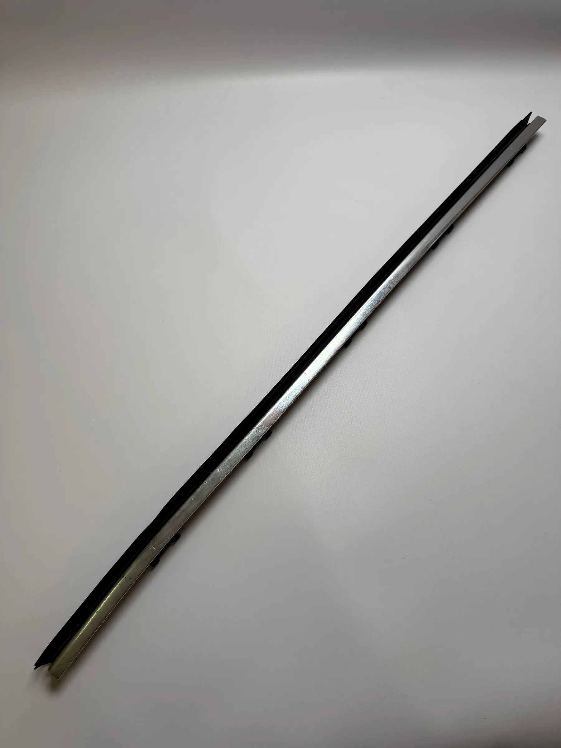 BMW E39 5 Series Touring Año 03 Moldura Cromada Puerta Delantera Derecha 8185816 #106639-C21