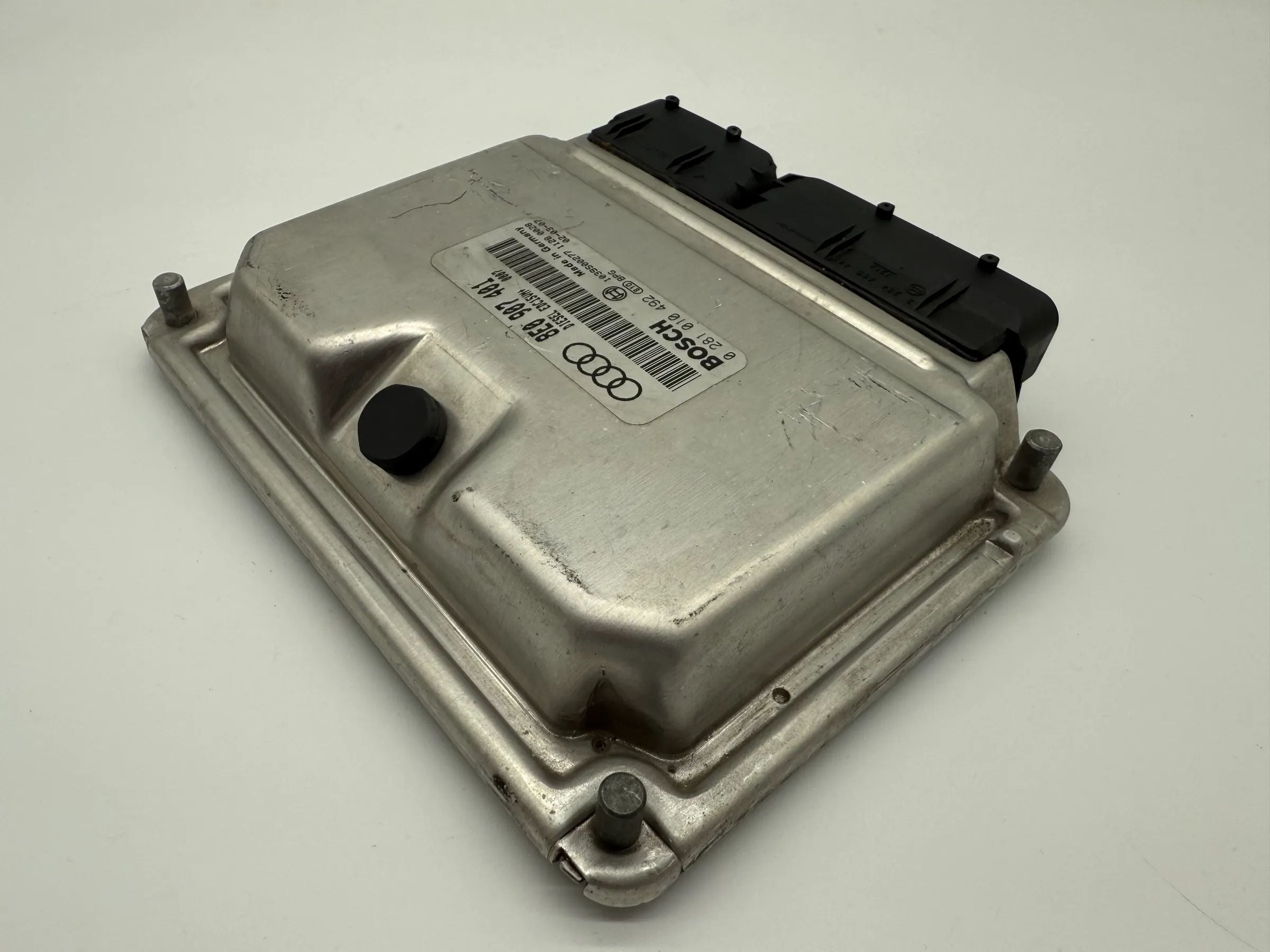 Boîtier de commande moteur 2.5TDI AUDI A4 B6 VW 8E0907401 0281010492