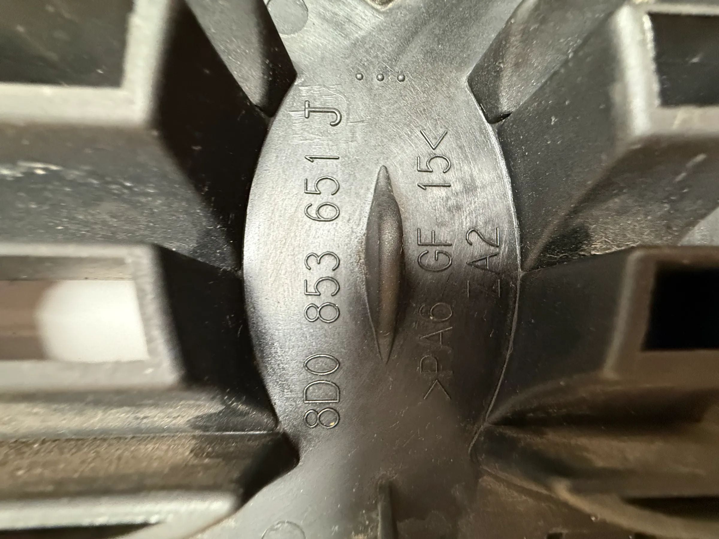 Rejilla del radiador Audi A4 B5 8D 8D0853651J negra cromada