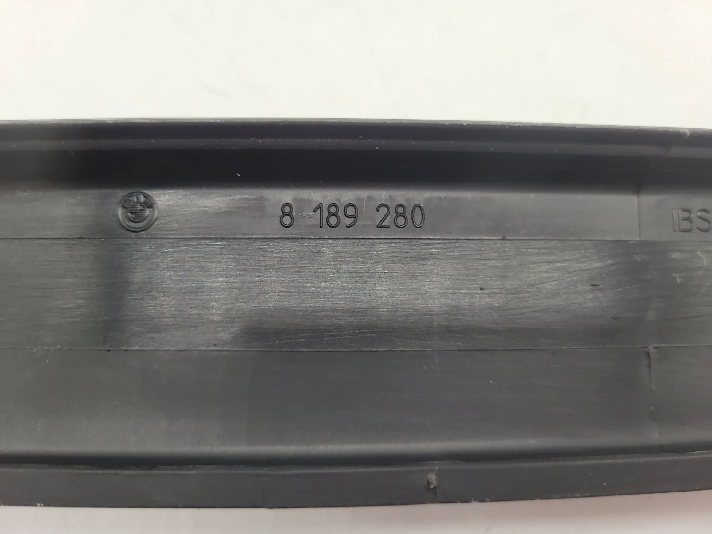 BMW 5er Touring E39 Fensterführungssteg Hinten Rechts Innen 8189280