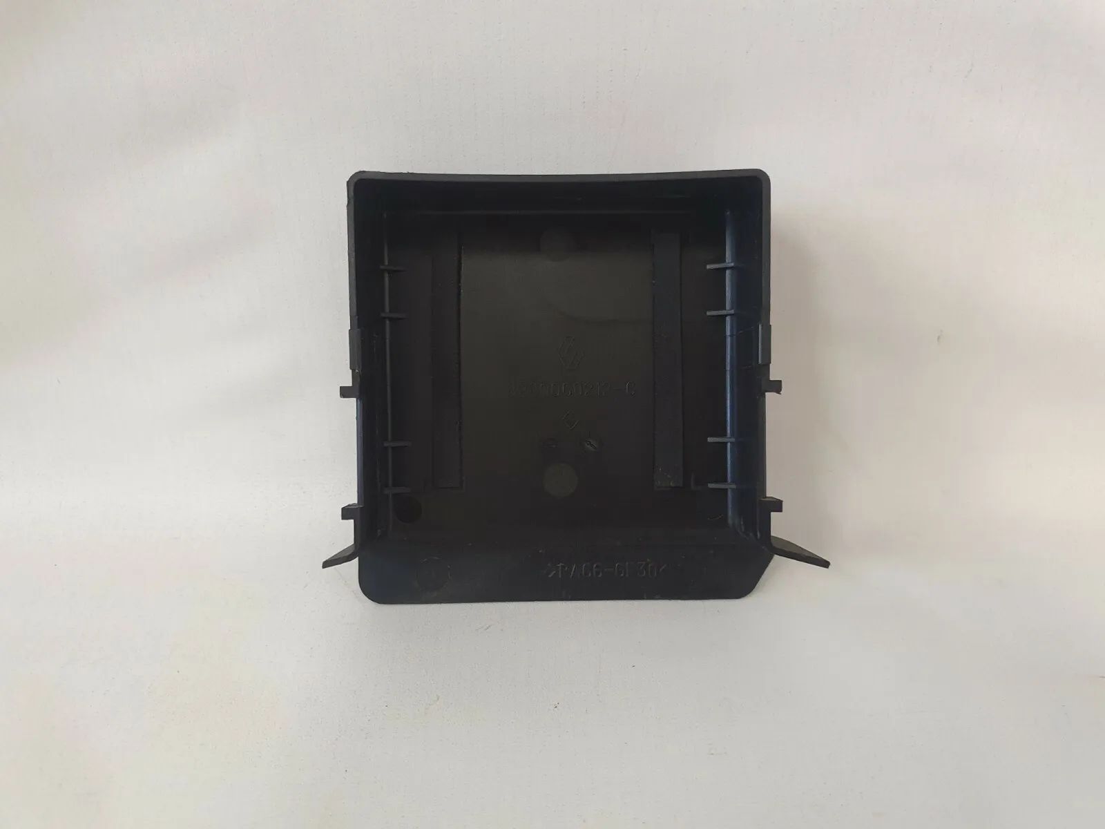 Control unit body computer compartment cover 8200060212C Renault 