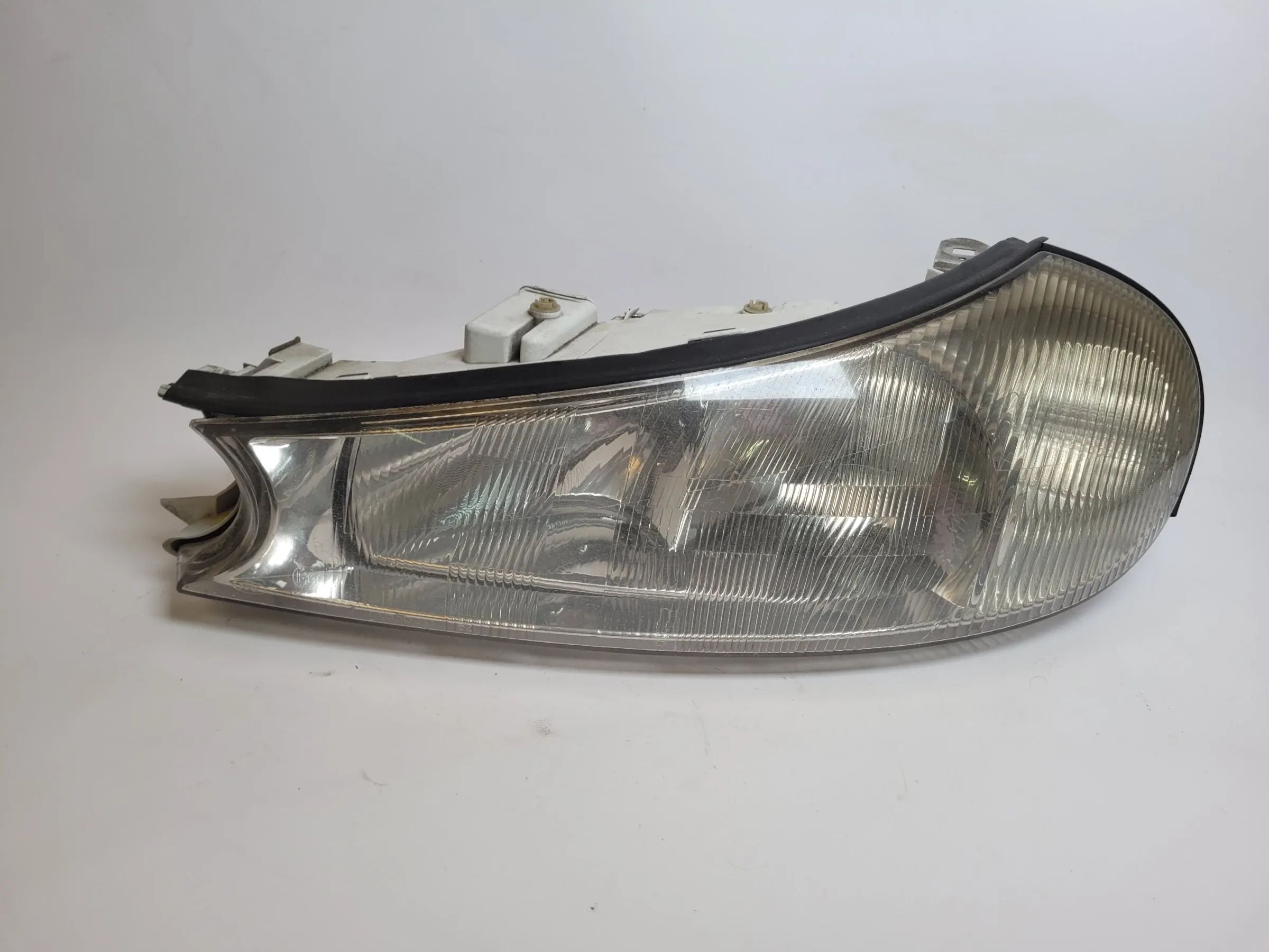 Ford Mondeo II 2 BAP/BNP Scheinwerfer/Frontleuchte Links 0301098205 Original