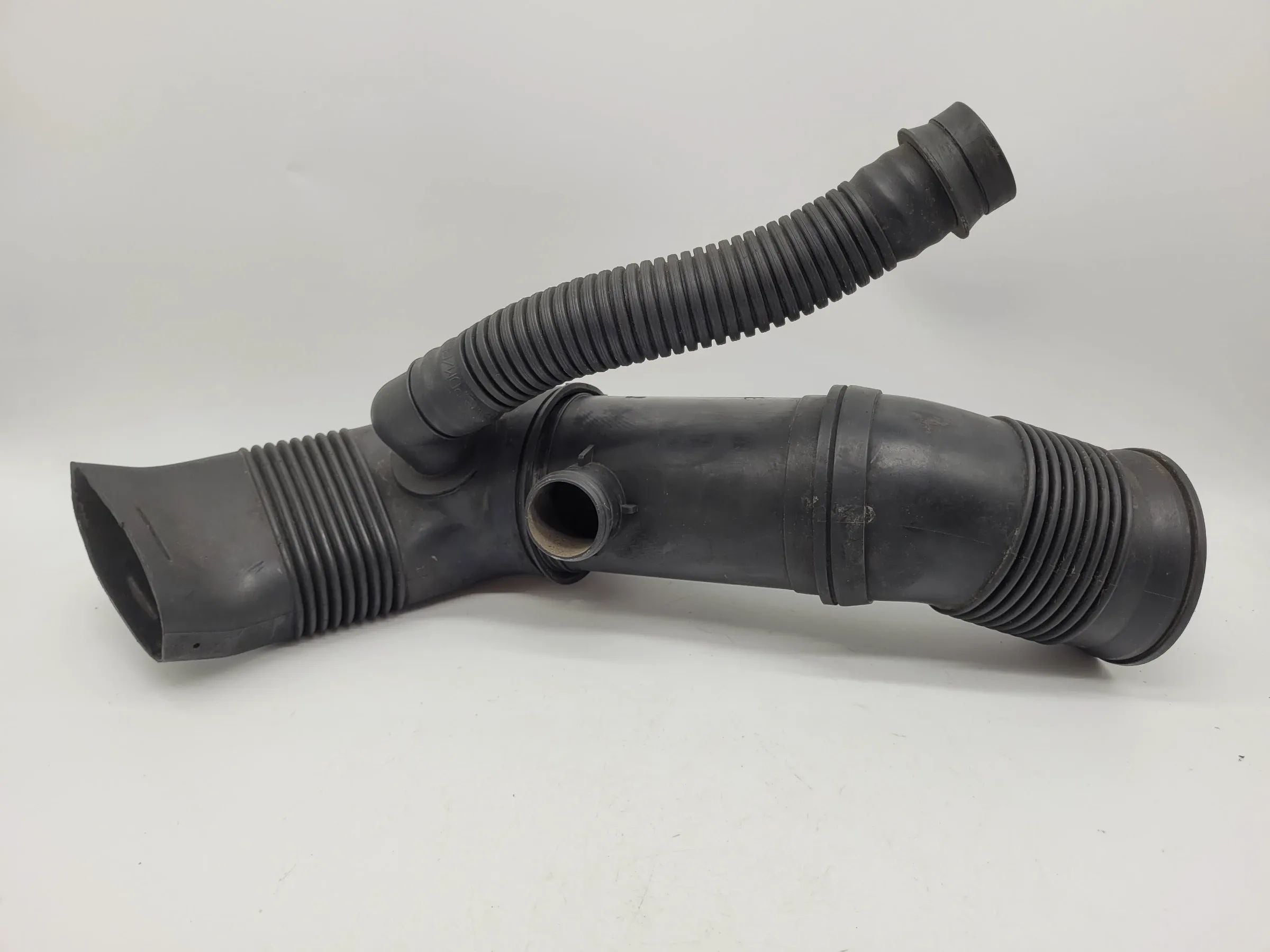 BMW 5er Touring E39 Ansaugrohr Ladeluftschlauch 7786221 Original