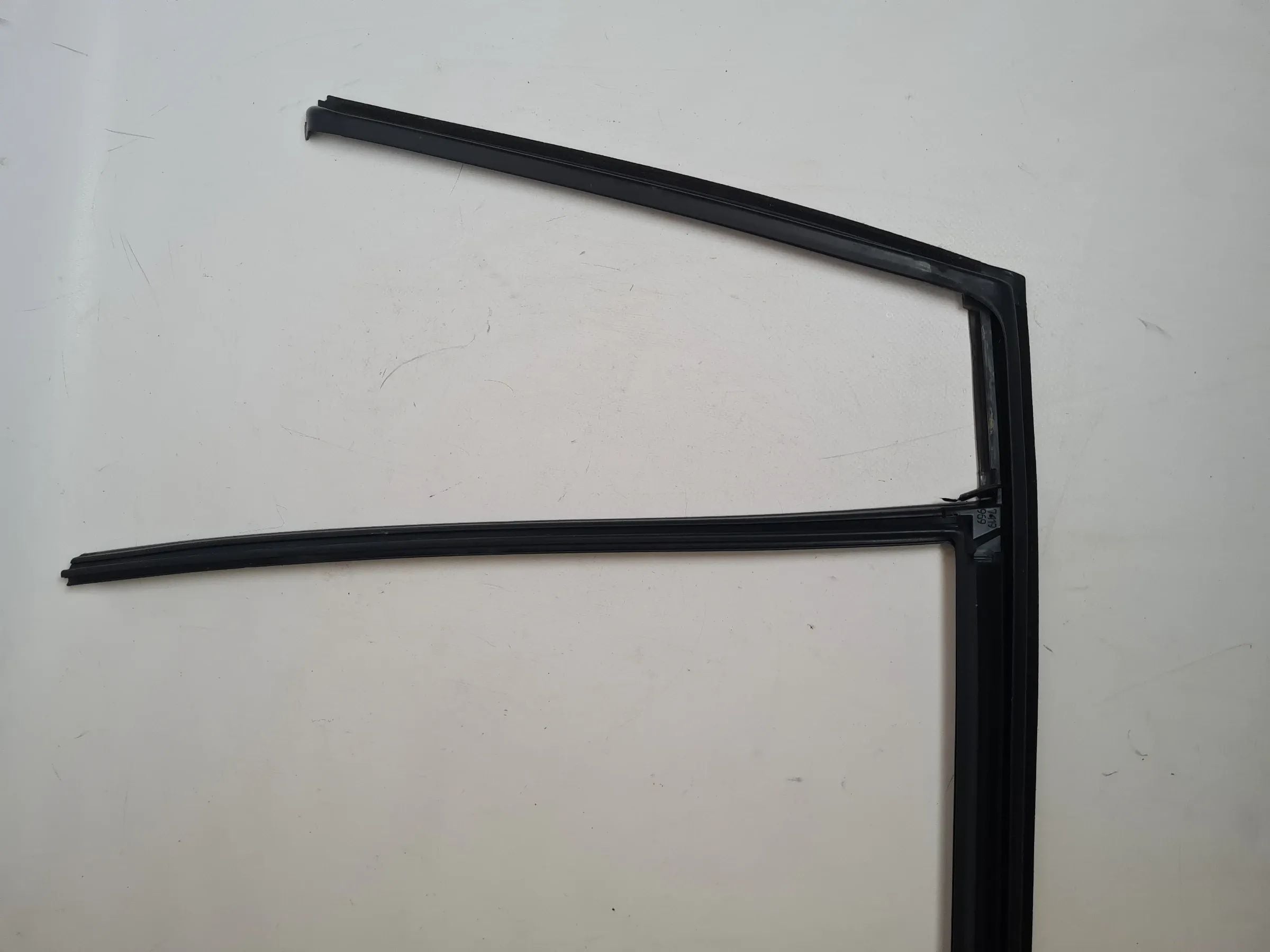 BMW 3er Touring E91 Fenster Dichtung Gummi Hinten Links 16850 Original