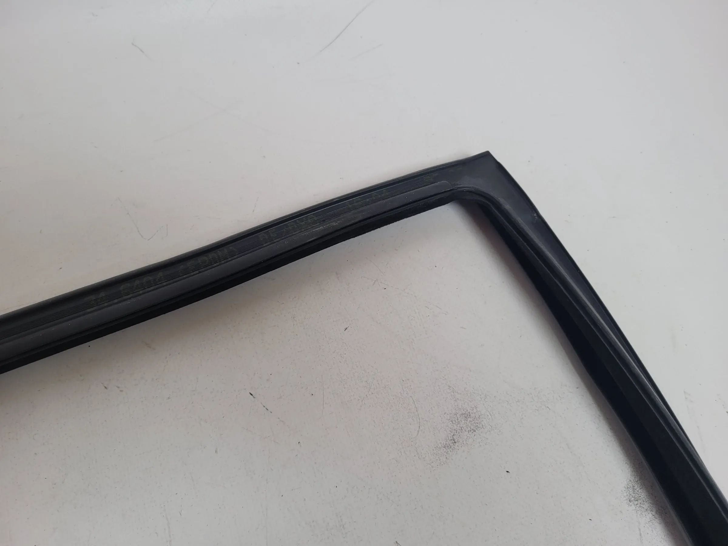 BMW 5er Touring E39 Dichtung Fensterführung Links Hinten Innen (Original)