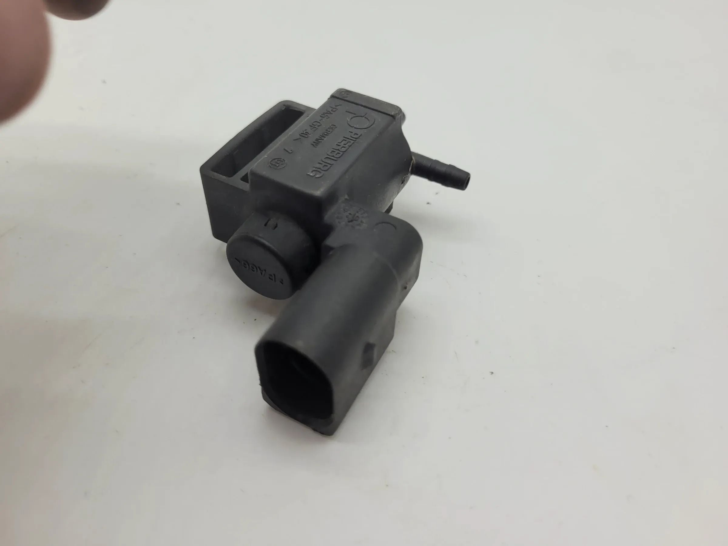 Magnetventil Saugrohr Ansaugluft Ventil für Audi A3 A4 VW Golf Polo Seat Skoda