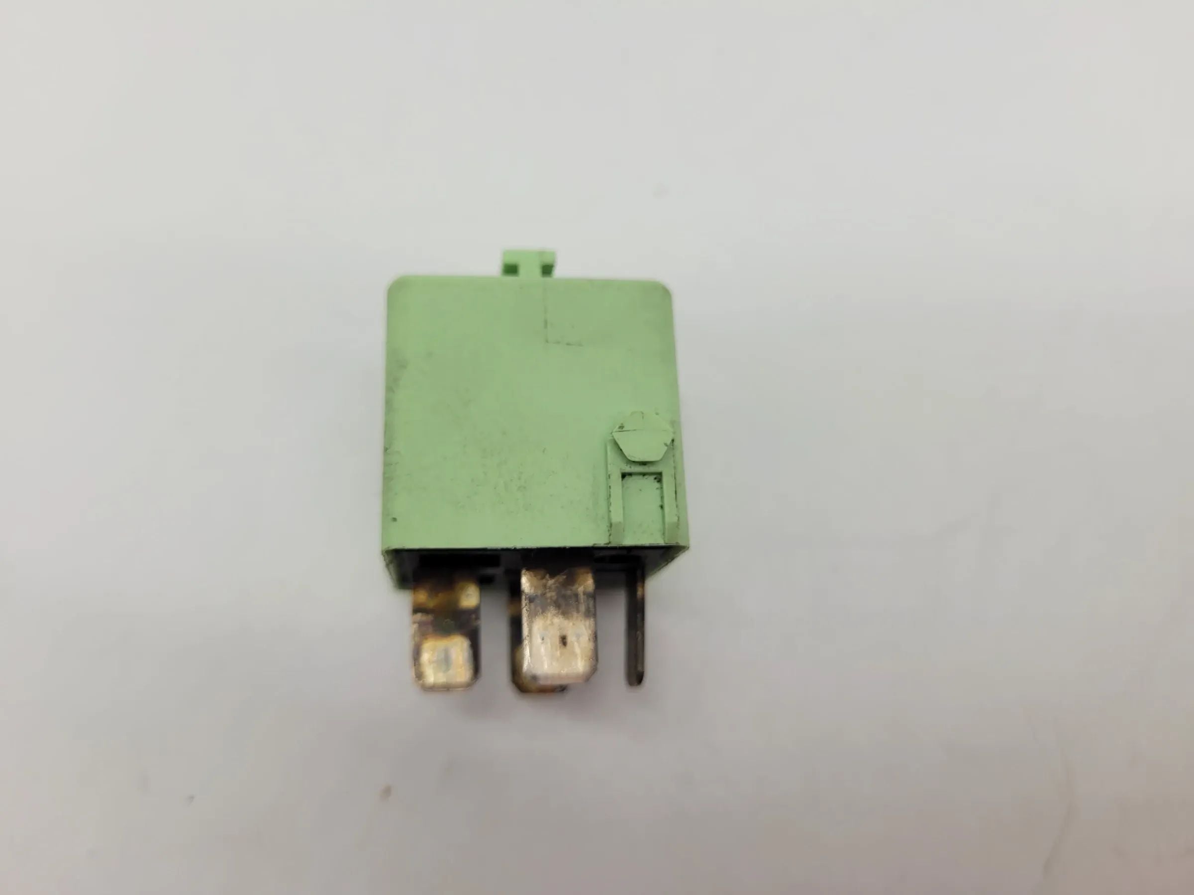 Original BMW 3er/5er E36/E39/E46 etc Relais Grün 61.36-8373700