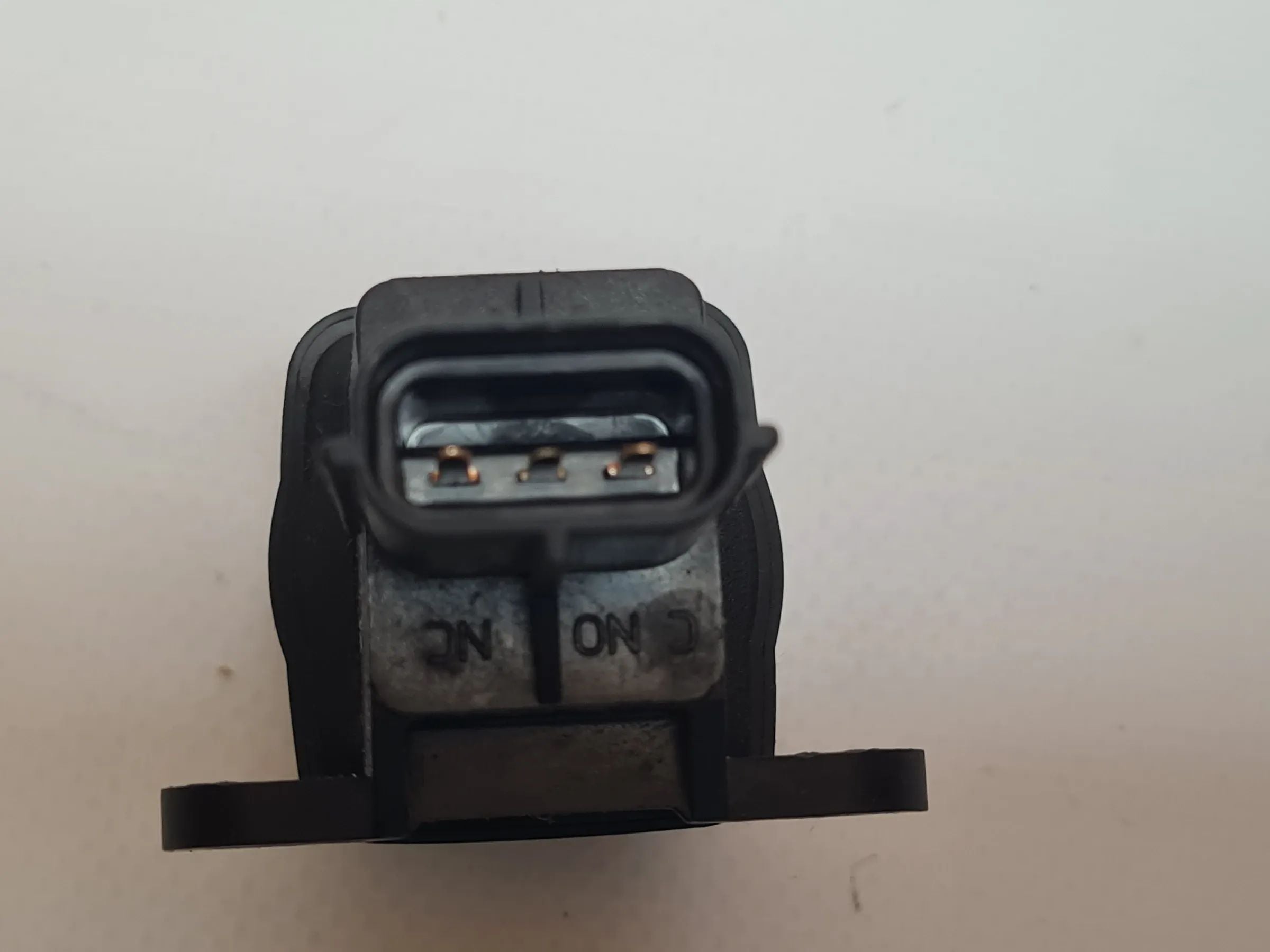 MINI (R50, R53) ONE Schalter Benzinpumpen Notausschalter  1068856 Original