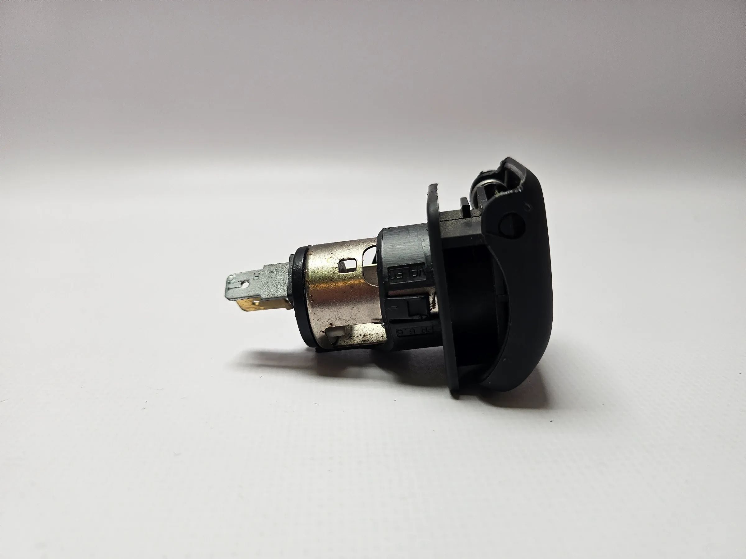 BMW X5 (E53) 2000-06 - Presa 12V Accendisigari 73947050