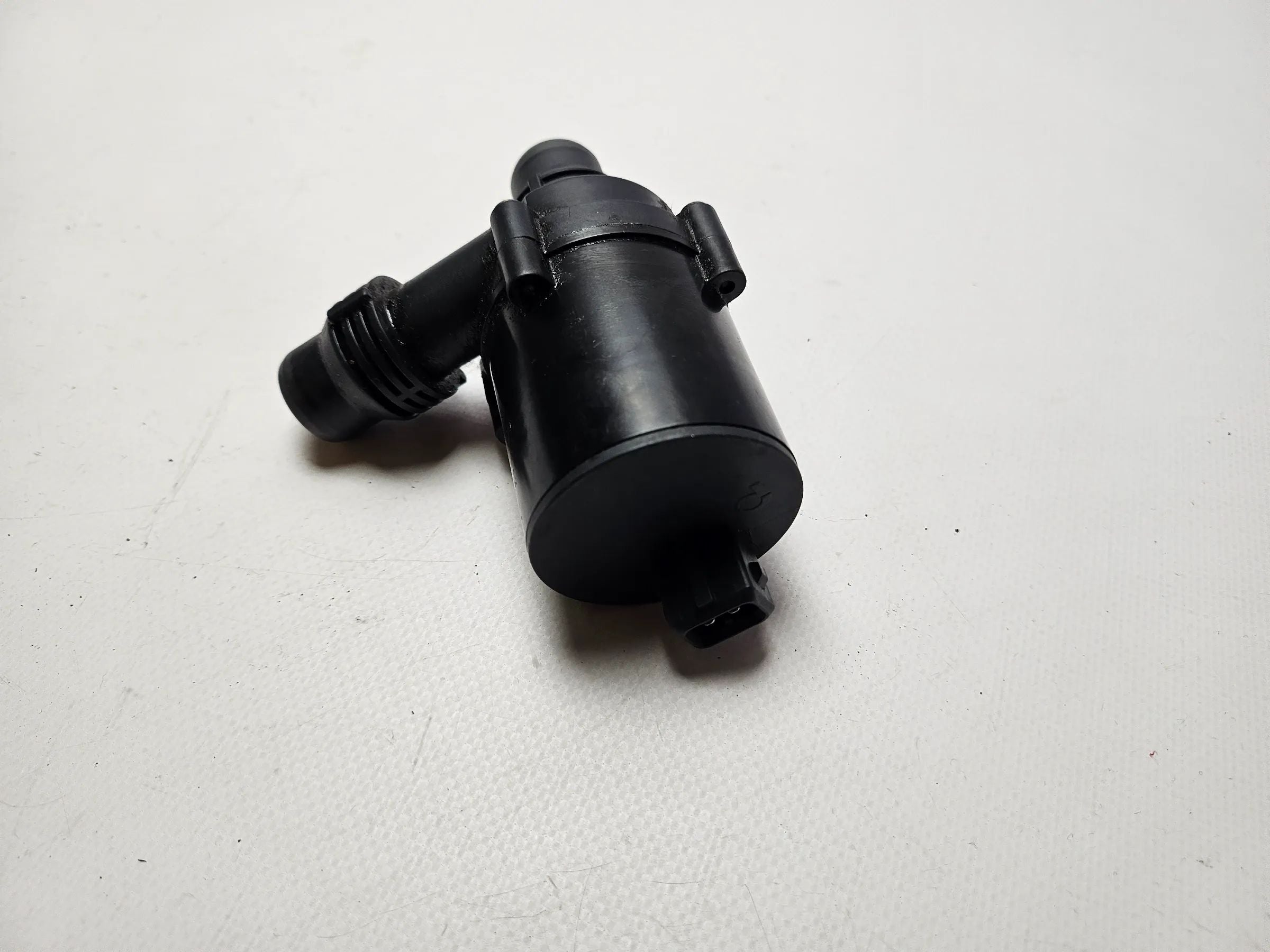 Orijinal BMW E39 Ek Su Pompası 8381989 70207810 PIERBURG