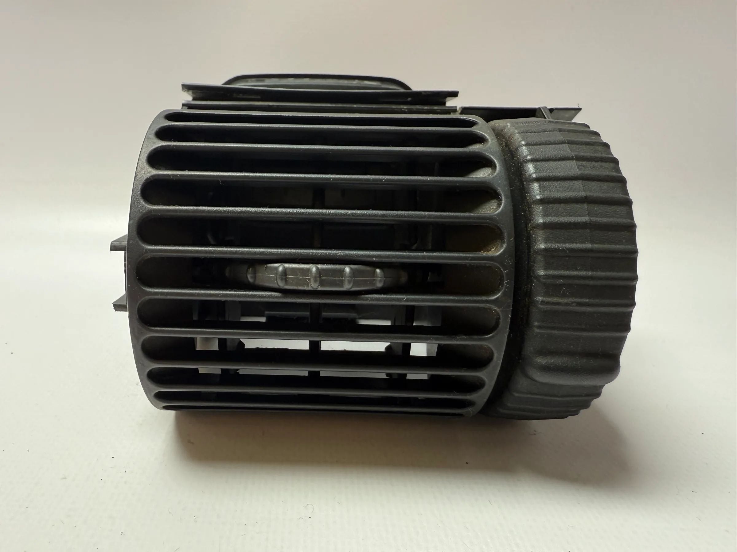 Originele Opel Corsa B Ventilatierooster Ventilatierooster Luchtkanaal AT315217F1A / 90386874 LHD