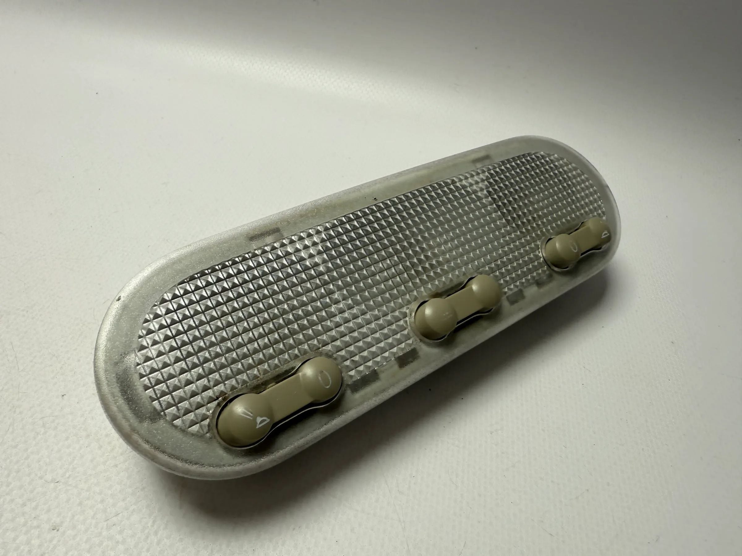 Оригинальная внутренняя подсветка Renault Megane II Scenic II Nissan Note 8200073234