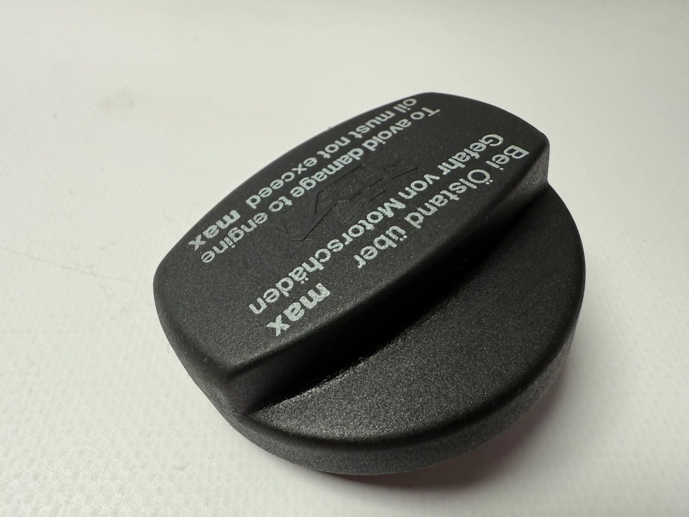 Original Mercedes oil cap oil cover W203 W204 W211 W212 111 018 03 02 