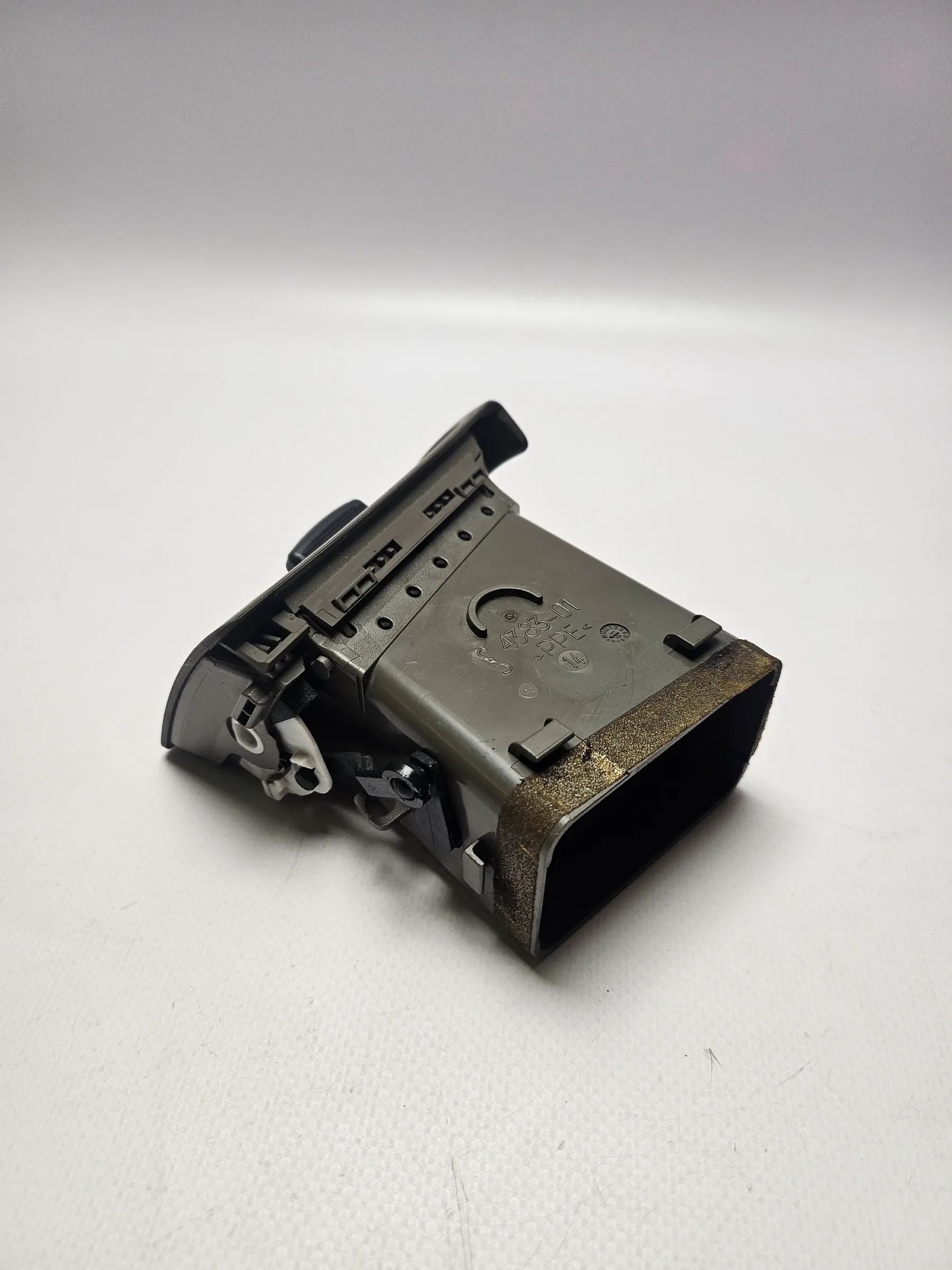 Original Audi A4 B6 B7 8E Buse d’aération gauche 8E0820901F