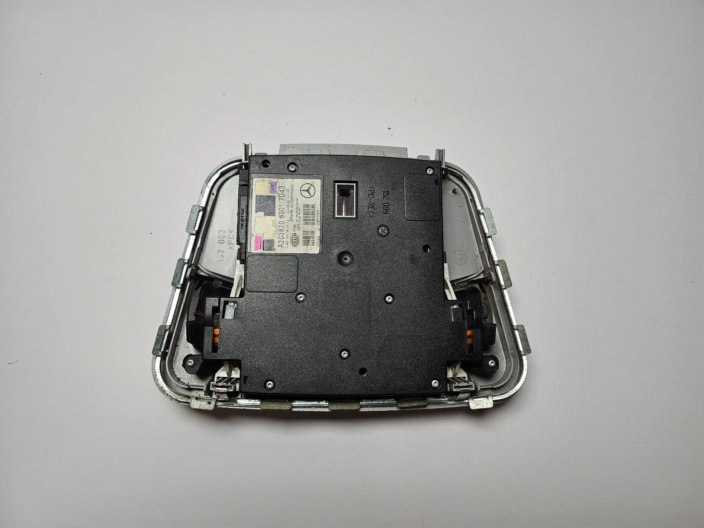 Oryginalna lampa wnętrza HELLA MERCEDES-BENZ C-KLASSE W203 lampa do czytania A2038203601