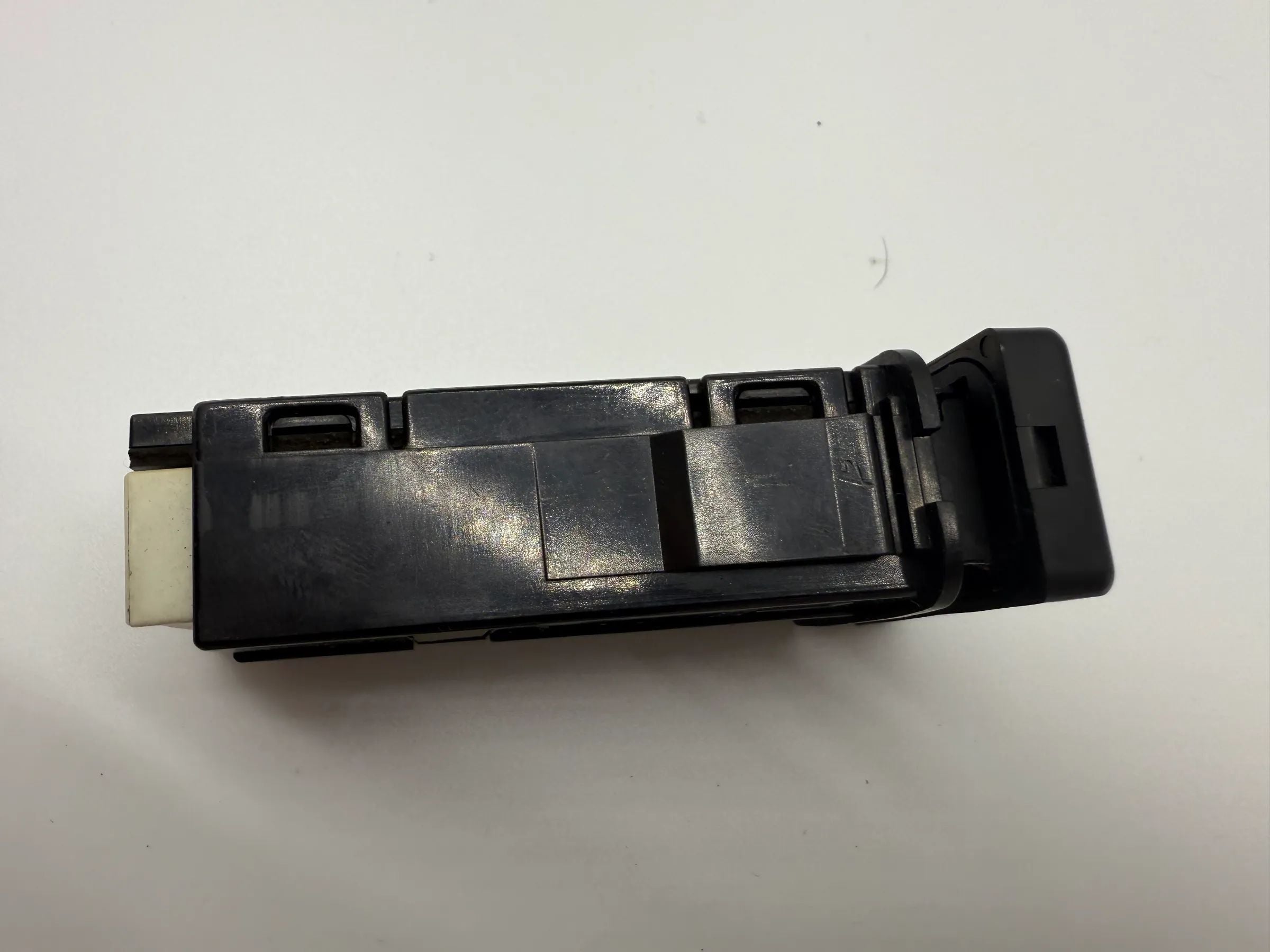 純正マツダ プレマシー CP1.9 フォグランプスイッチ Stanley GE4V-66-480