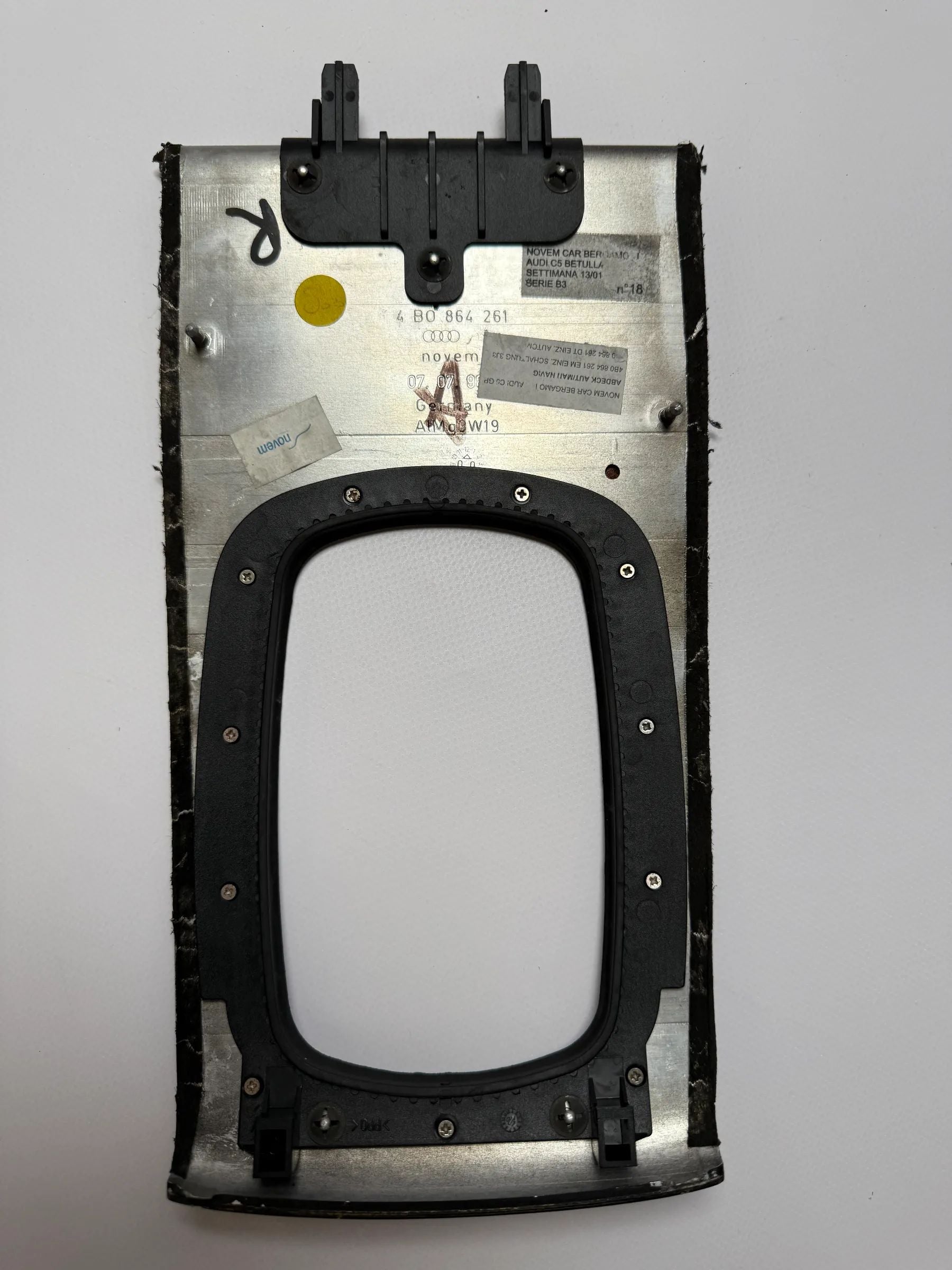 Oryginalna osłona dźwigni zmiany biegów Audi A6 4B drewno korzeniowe 4B0864261