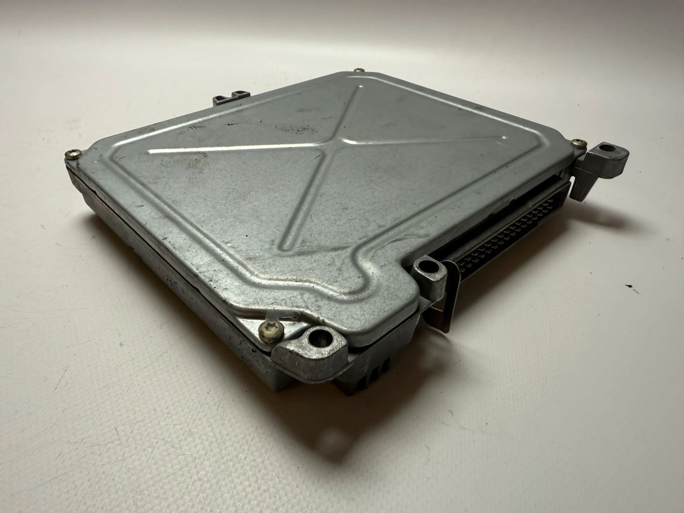 อะไหล่แท้ Renault Clio I B57 1.2 40kW 1996 กล่องควบคุมเครื่องยนต์ HOM7700864274