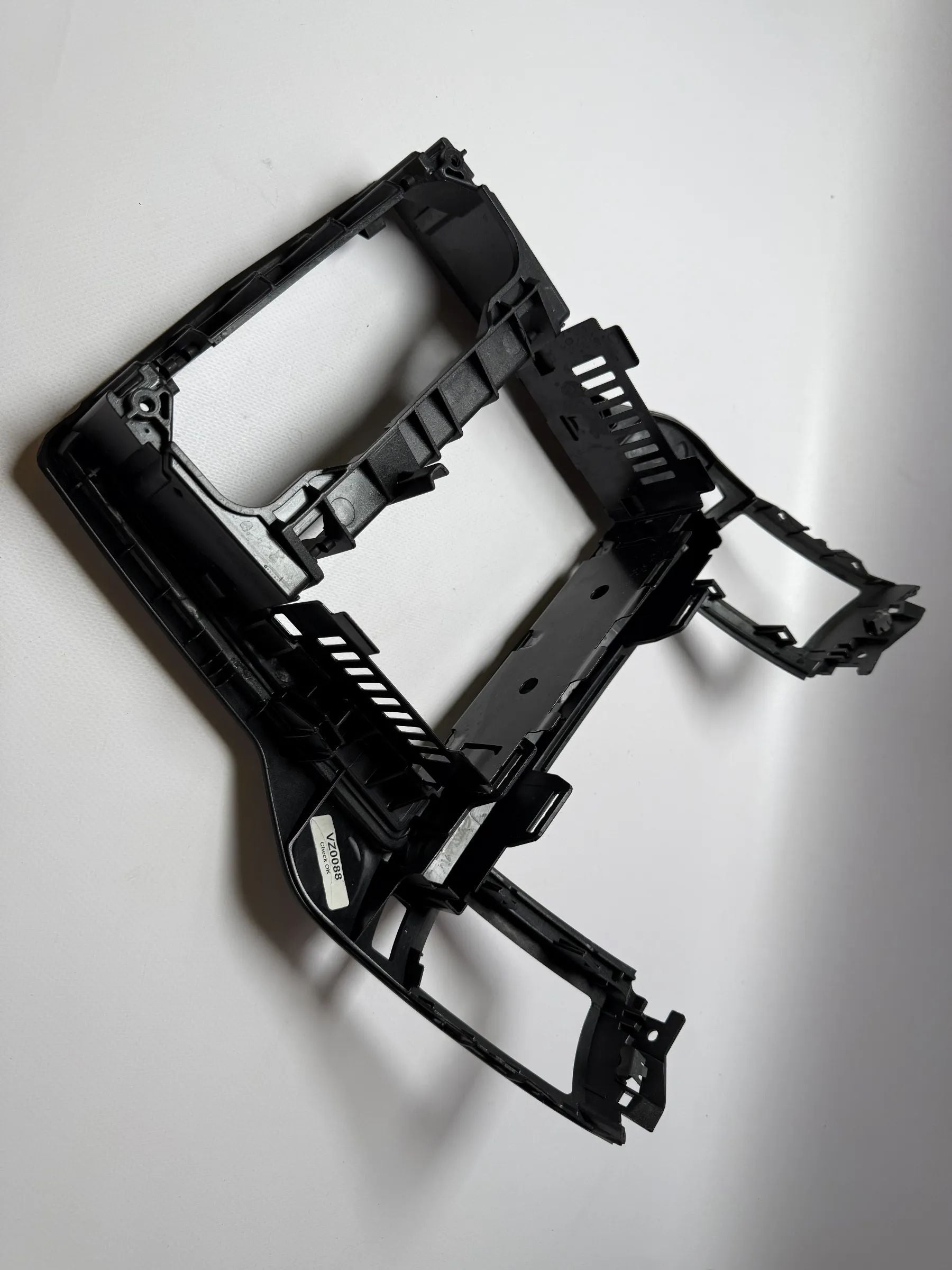 Оригинальная накладка рамки центральной консоли Опель Зафира Б 13162556