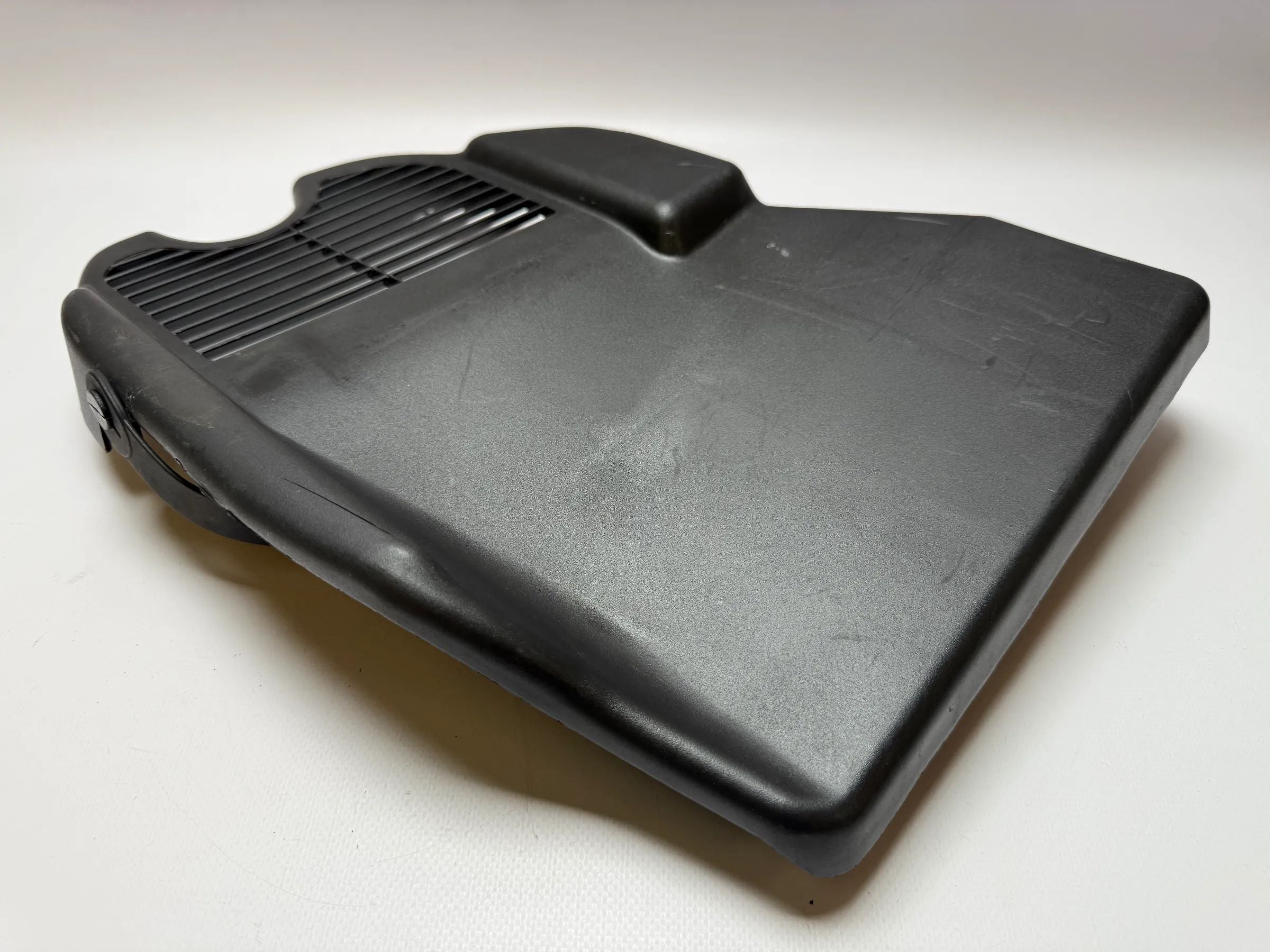 Cubierta original Renault Megane embellecedor luz trasera maletero 7700838459