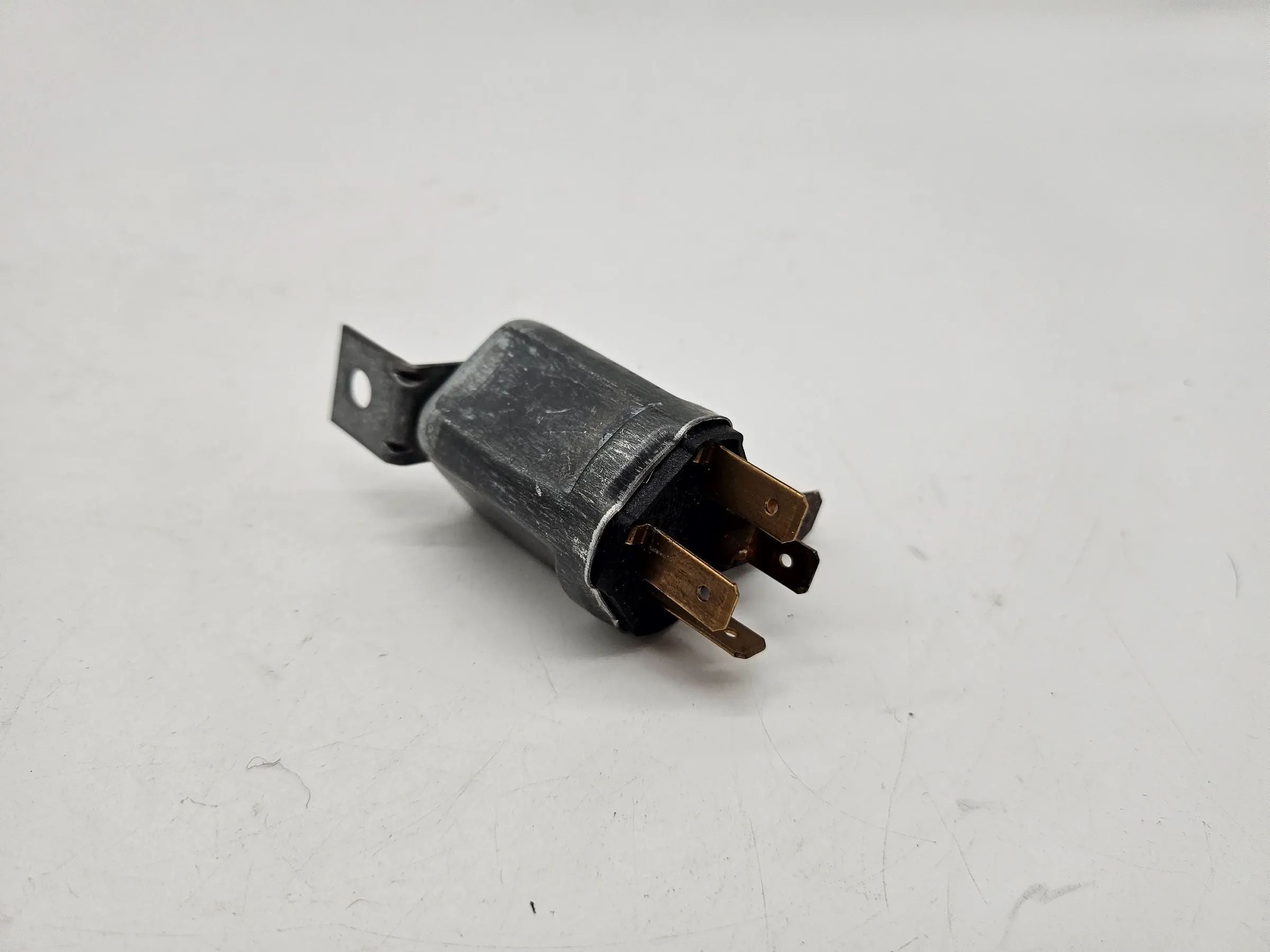 originales Bosch Relais 12 Volt Oldtimer 0332009001