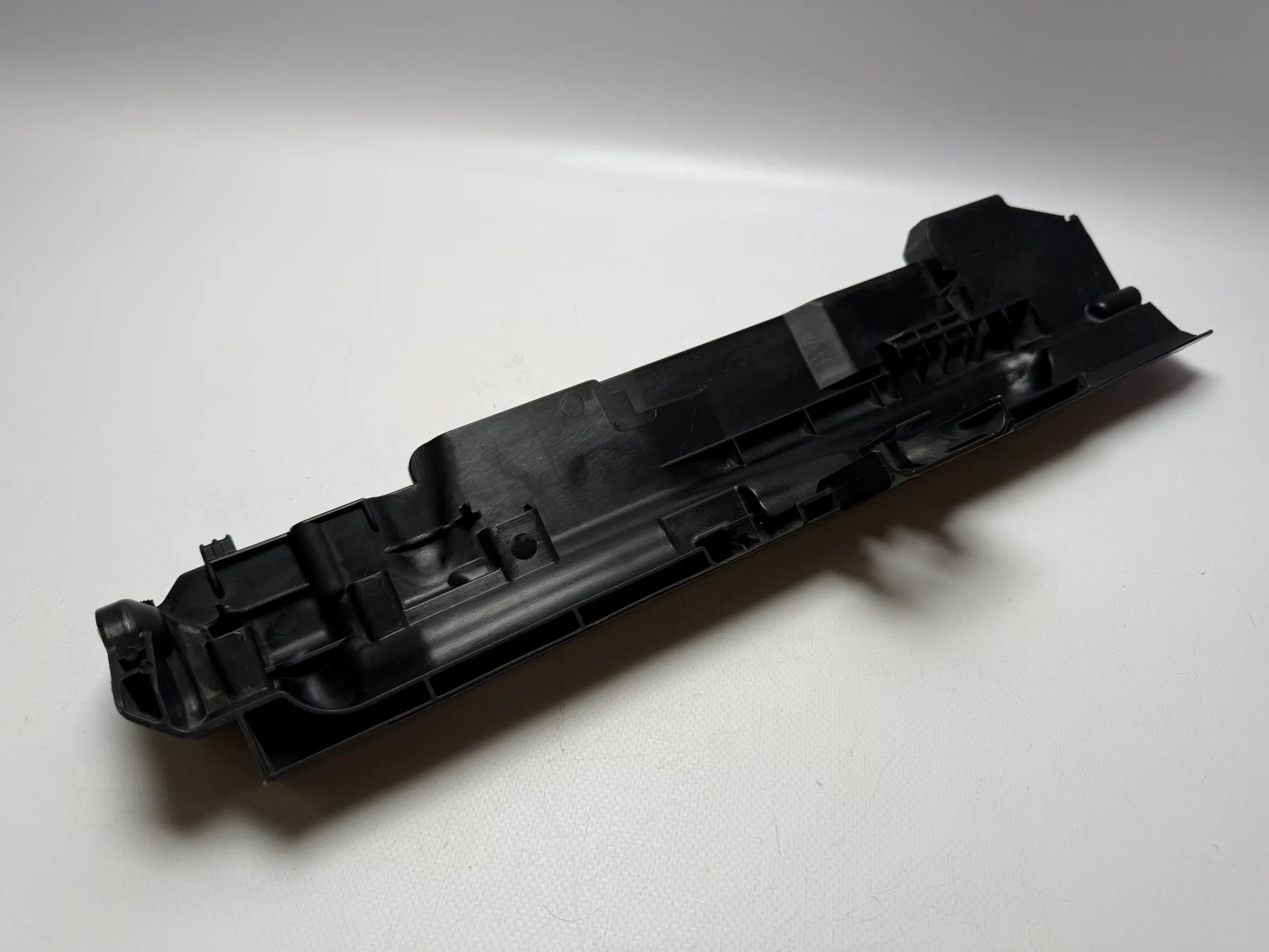 Original BMW E81 E87 E88 E90 E91 E92 X1 Radiator/Lock Carrier Right 17107524914 