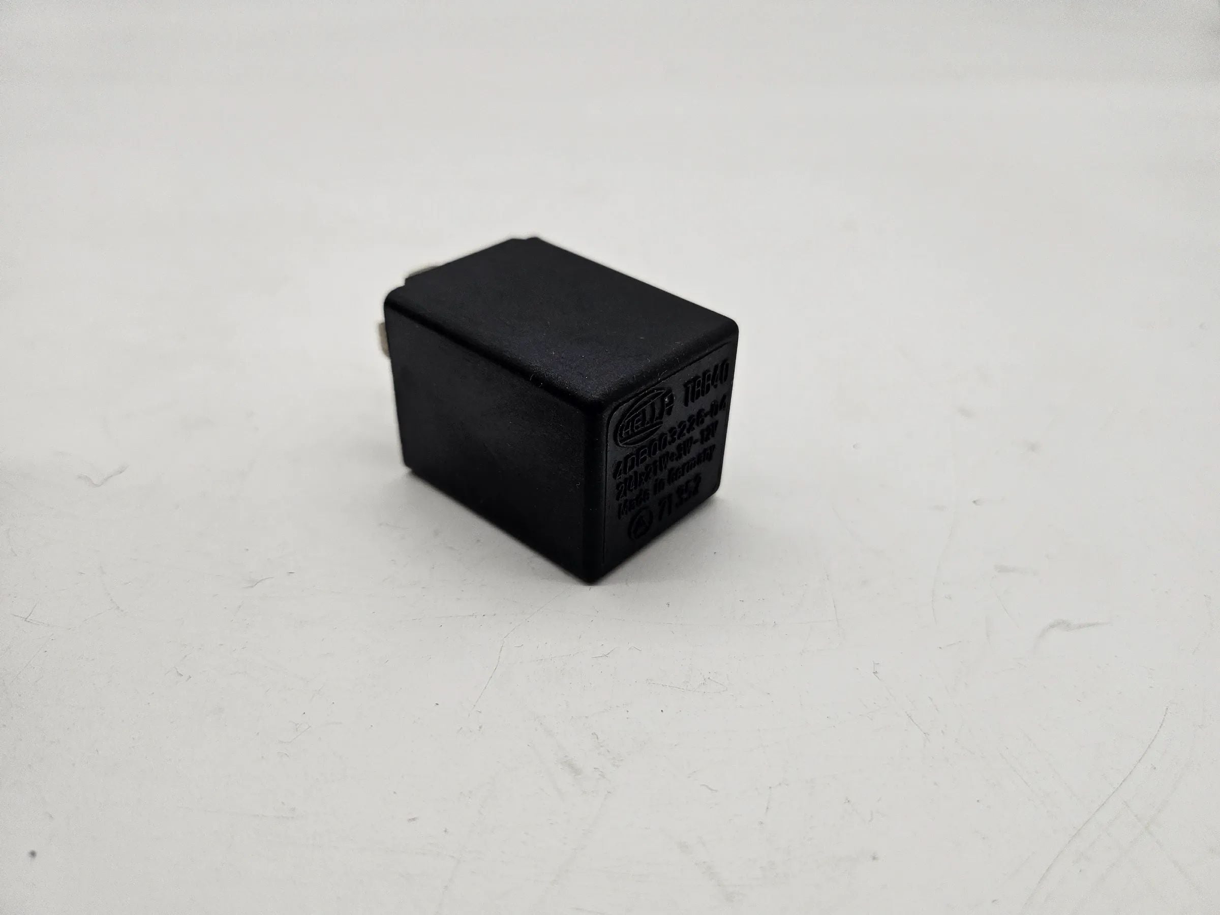 純正 Audi 80 100 ウインカーリレー Hella TBB40 4DB003226-04 21W5W2