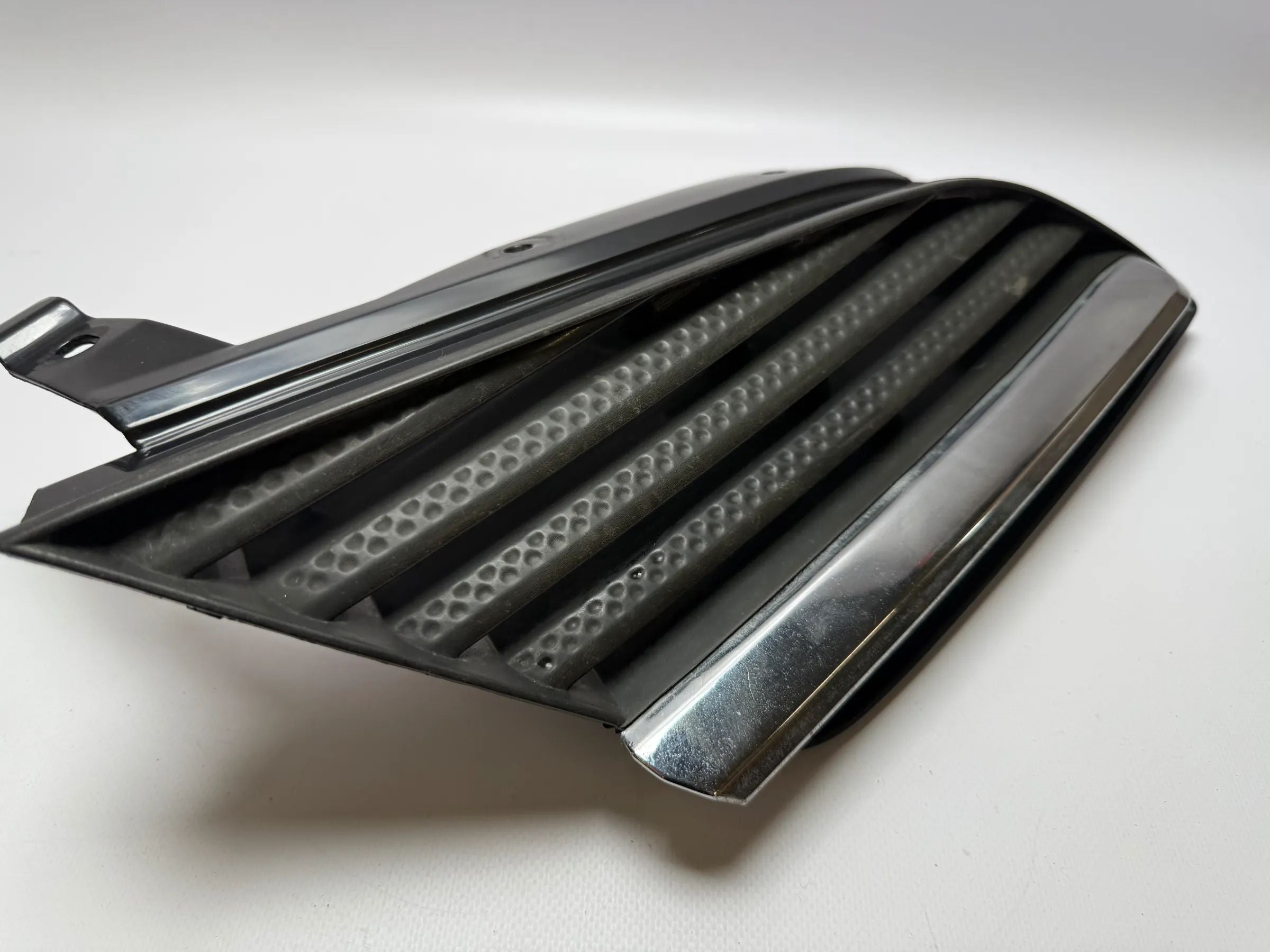 Original NISSAN PRIMERA BERLINA Kühlergrill Stoßstange DS0723601