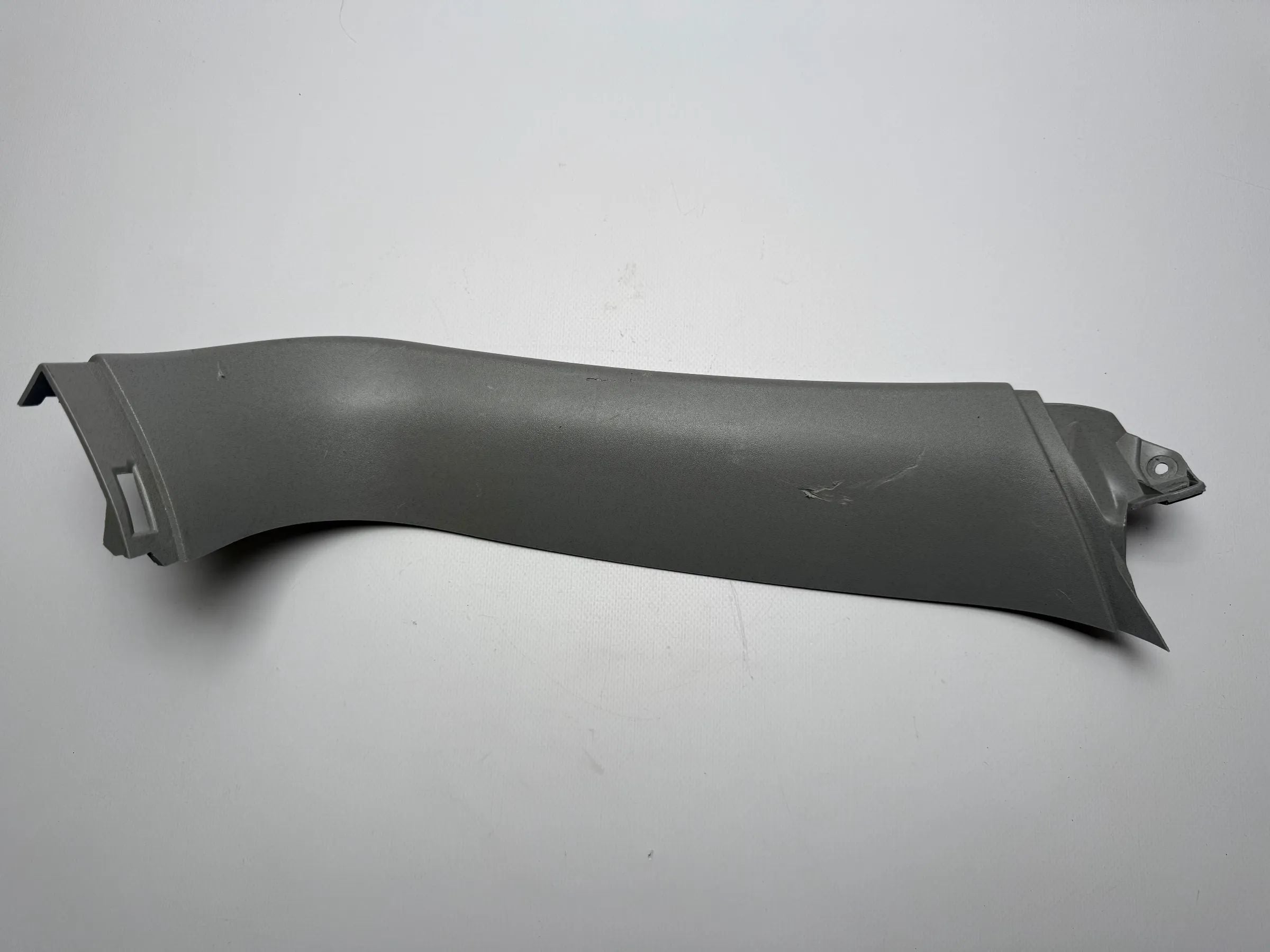 Оригинальная накладка крышки багажника Опель Зафира Б серая 13131332 Auto-veritas