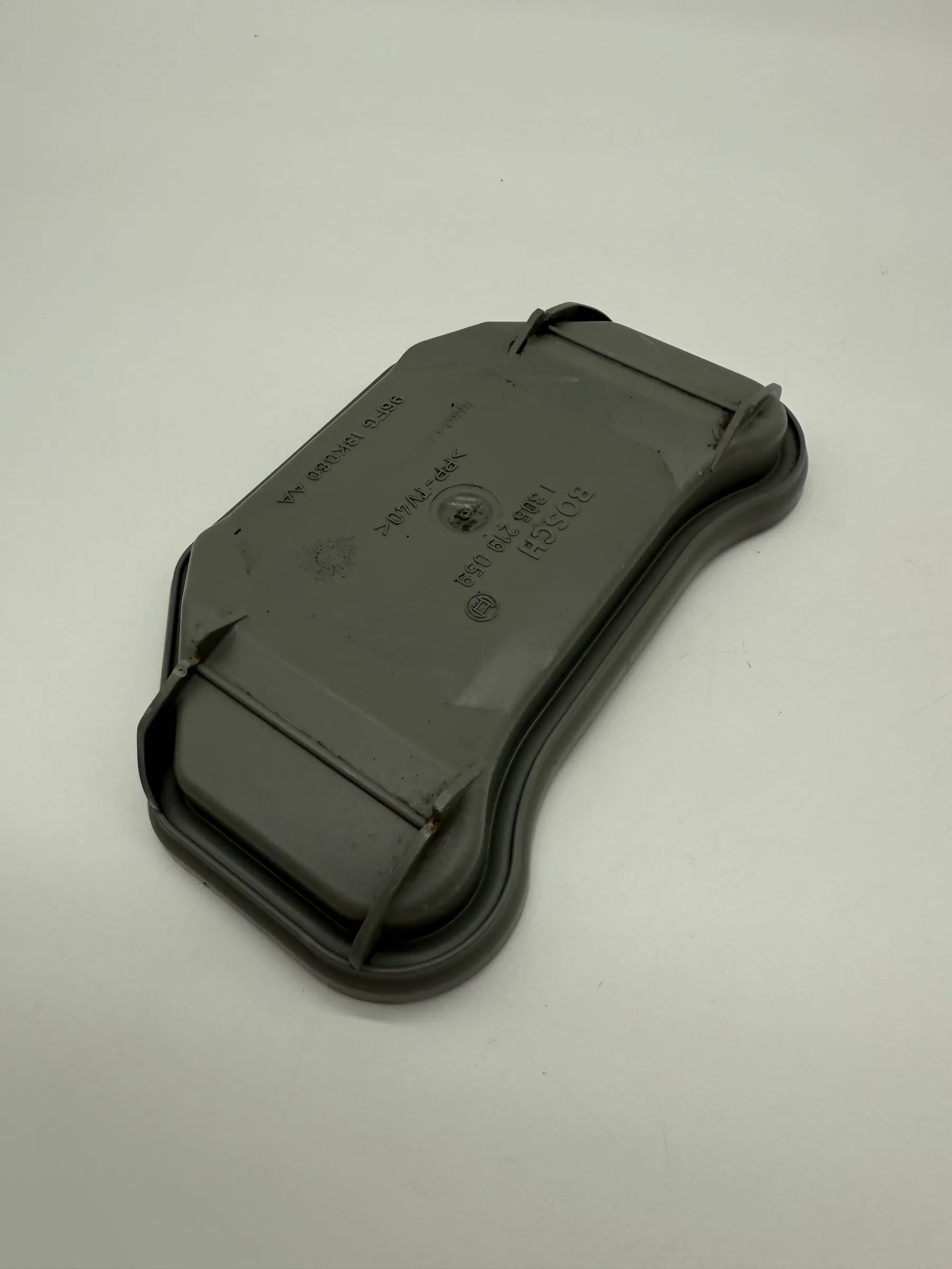 Oryginalna zaślepka pokrywy reflektora Ford Fiesta prawa/lewa 1305219059